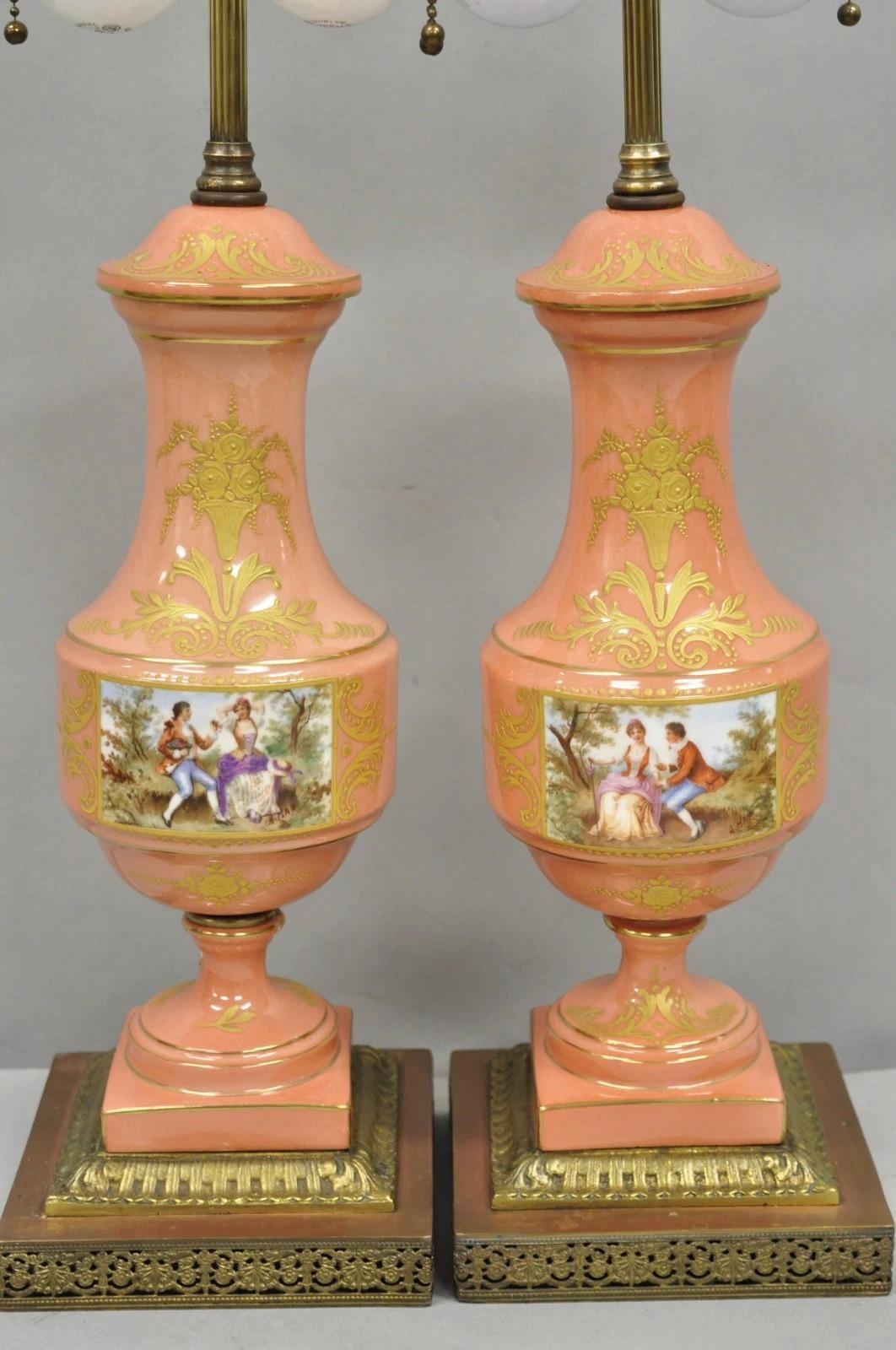 Antique French Victorian Paris Lámparas de Sobremesa de Porcelana Pintada con Figuras de Coral, Pareja Victoriano en venta
