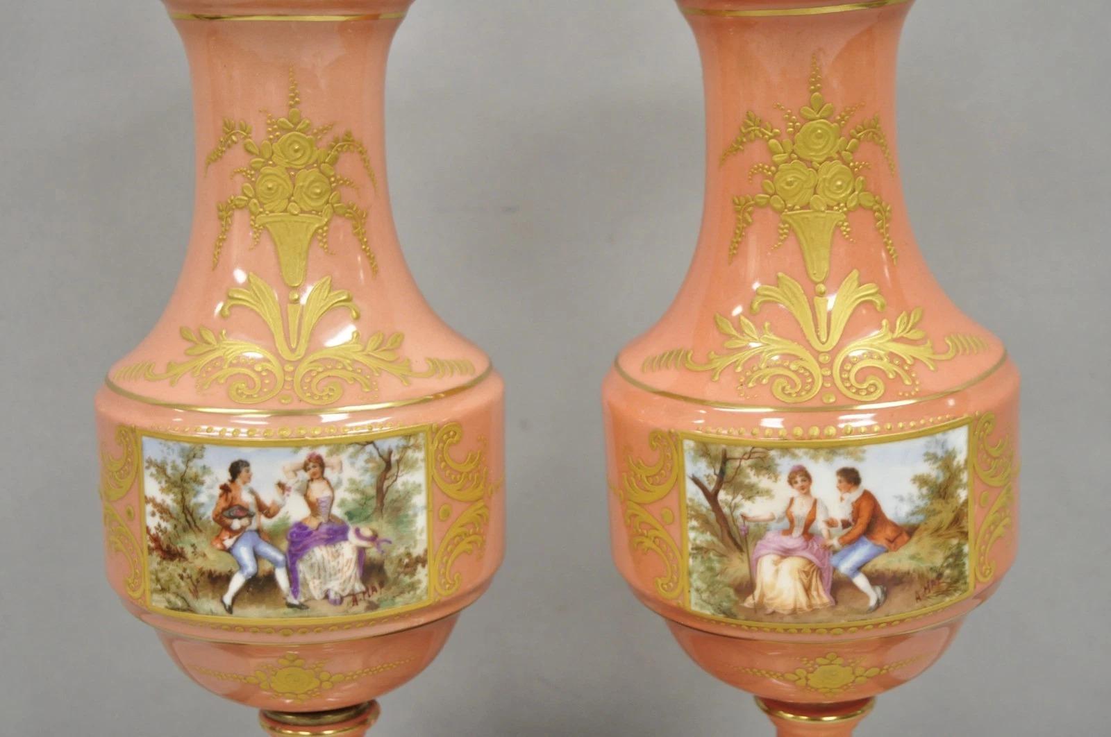 Antique French Victorian Paris Lámparas de Sobremesa de Porcelana Pintada con Figuras de Coral, Pareja Desconocido en venta