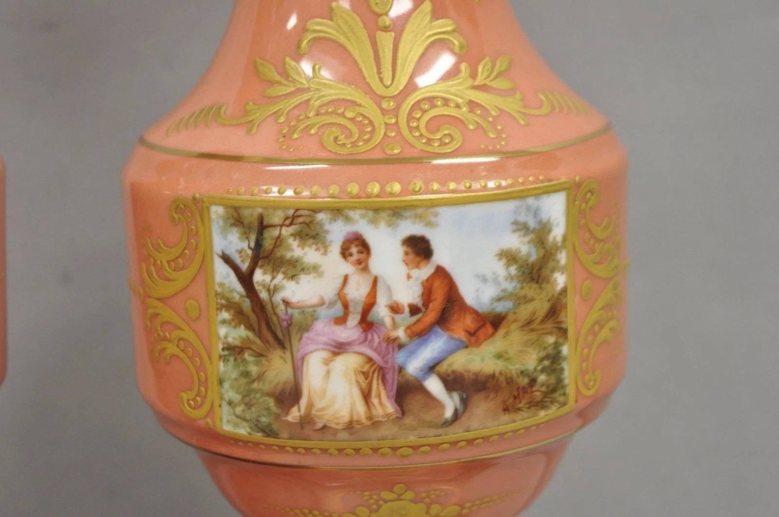 Antique French Victorian Paris Lámparas de Sobremesa de Porcelana Pintada con Figuras de Coral, Pareja siglo XX en venta