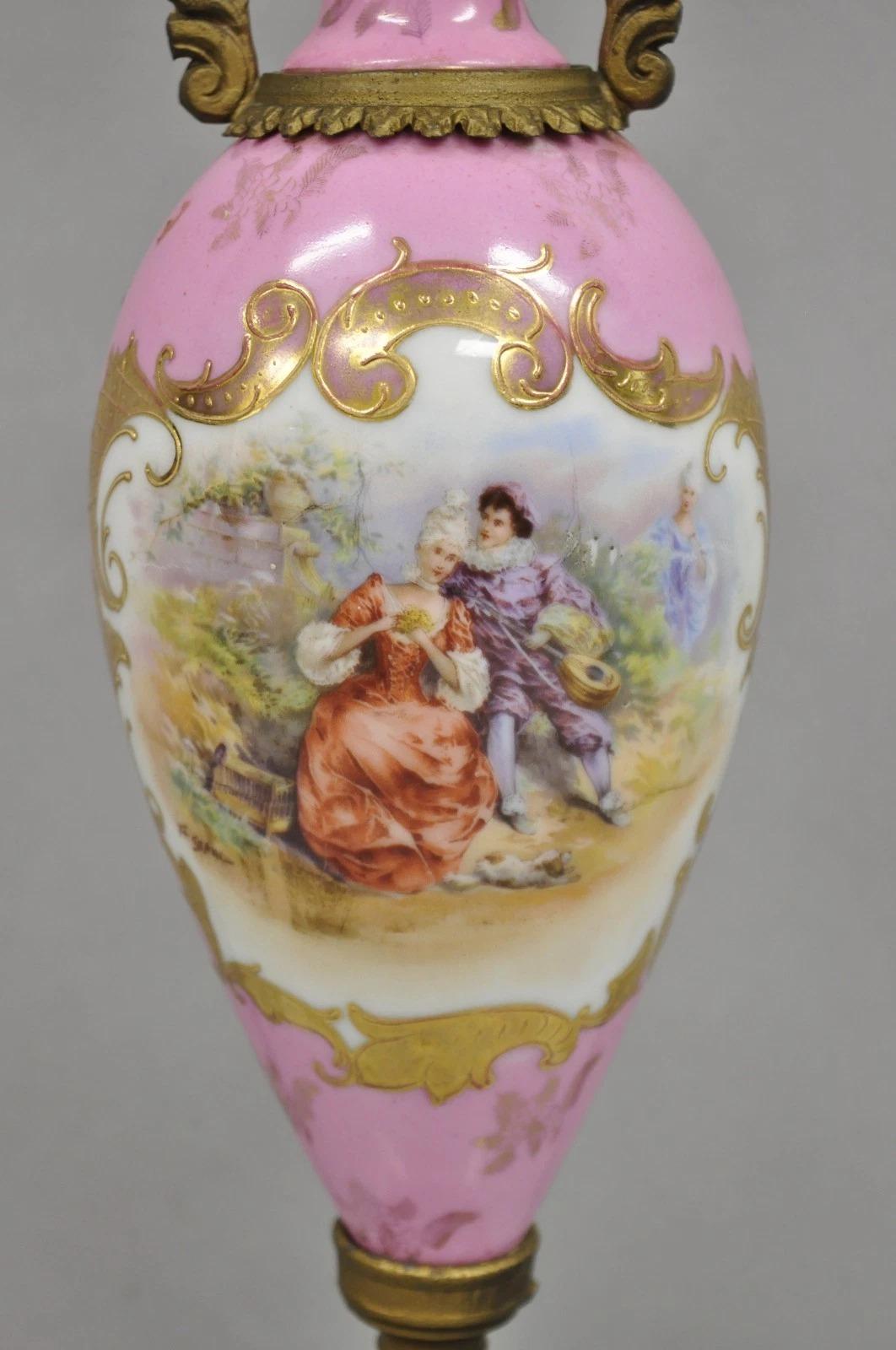 Antique French Victorian Pink Paris Porcelana Pequeña Urna Figural Lámpara de Mesa Desconocido en venta