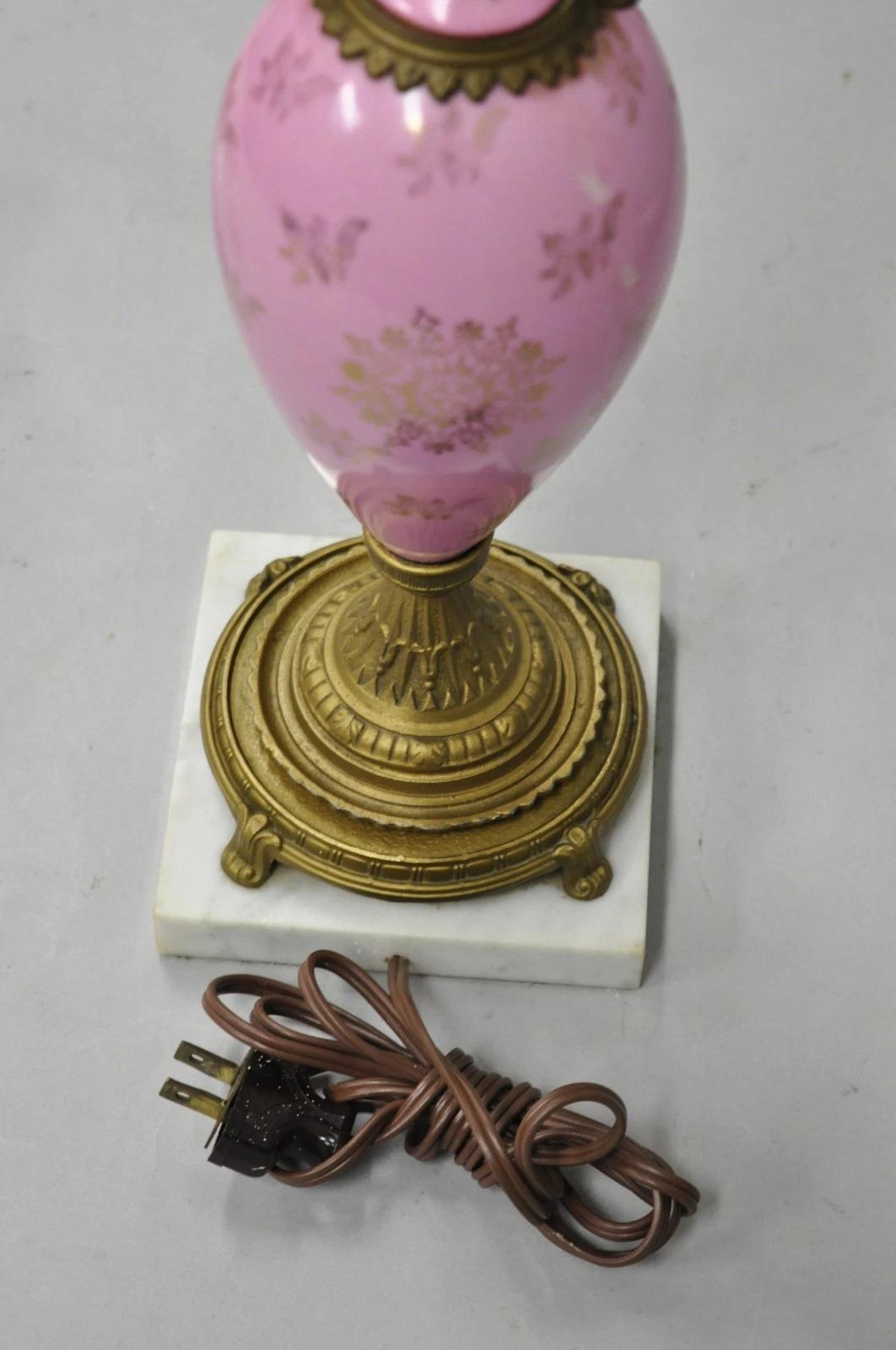 Antique French Victorian Pink Paris Porcelana Pequeña Urna Figural Lámpara de Mesa en venta 3