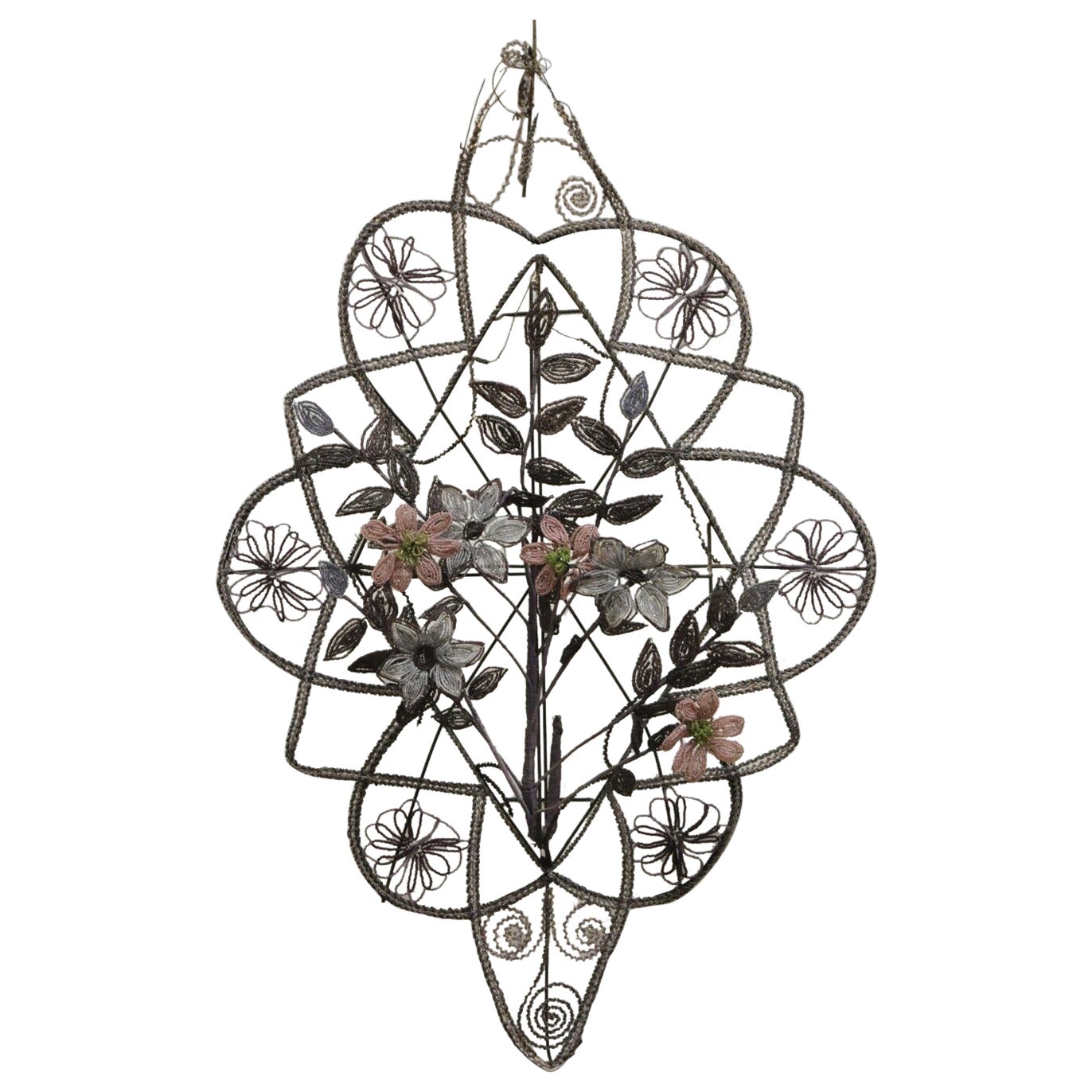 Ancienne sculpture murale commémorative française en verre violet perlé en forme de couronne