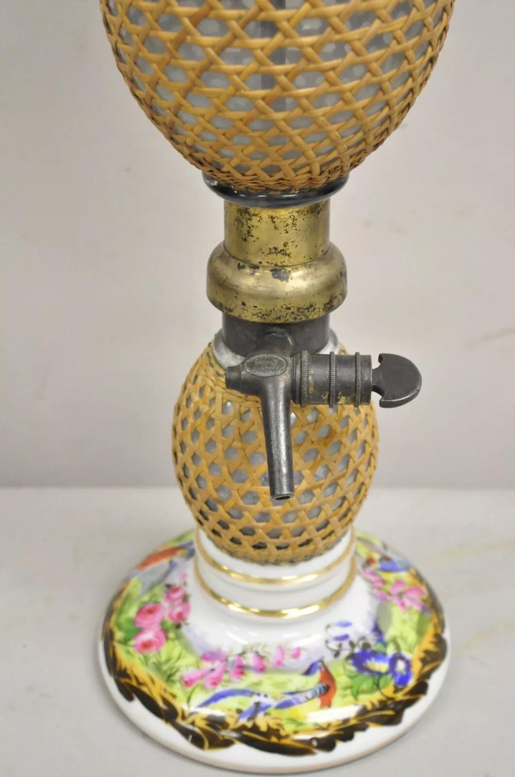 Inconnu Ancienne lampe de bureau française victorienne en rotin enveloppé de verre soufflé Seltzer Bottle en vente