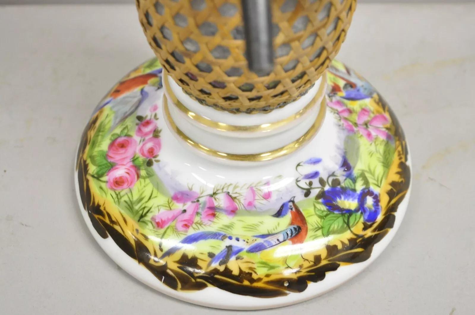 Ancienne lampe de bureau française victorienne en rotin enveloppé de verre soufflé Seltzer Bottle Bon état - En vente à Philadelphia, PA