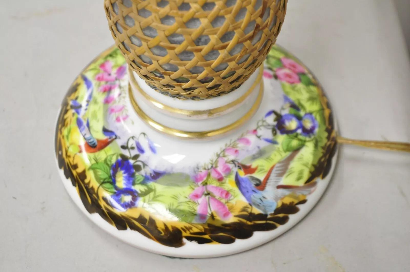 Verre Ancienne lampe de bureau française victorienne en rotin enveloppé de verre soufflé Seltzer Bottle en vente
