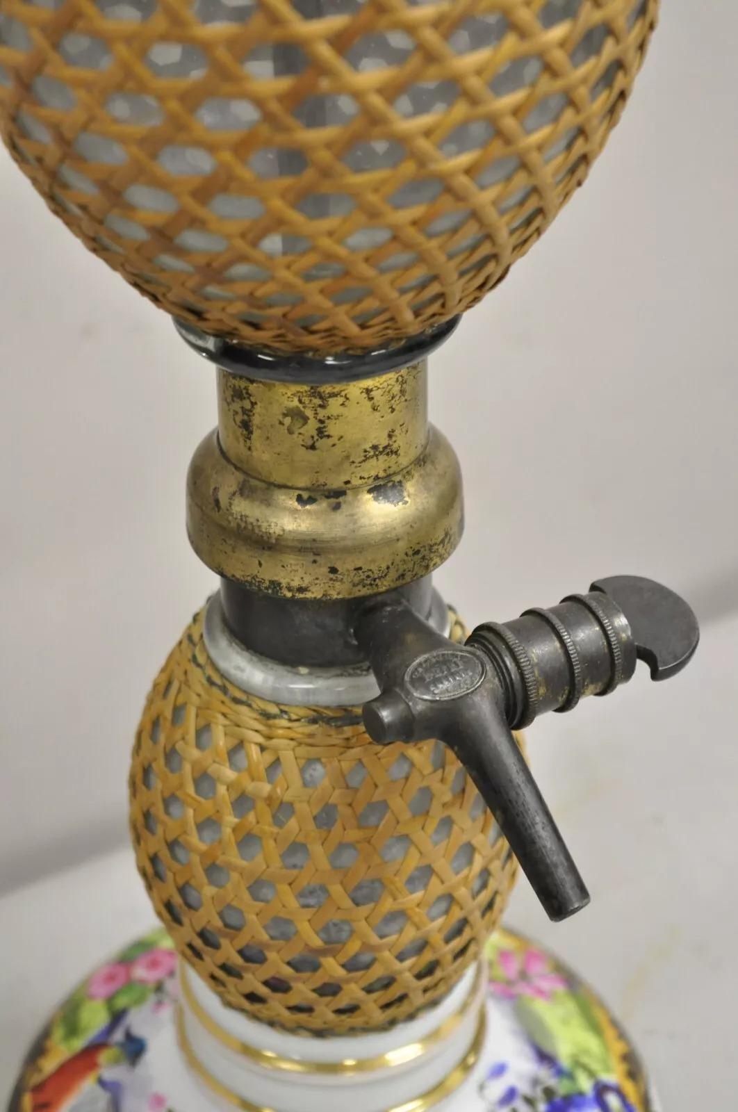 Ancienne lampe de bureau française victorienne en rotin enveloppé de verre soufflé Seltzer Bottle en vente 1