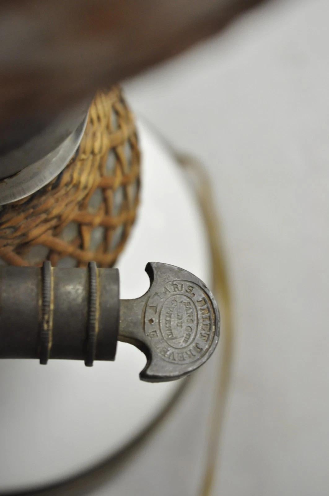 Ancienne lampe de bureau française victorienne en rotin enveloppé de verre soufflé Seltzer Bottle en vente 1