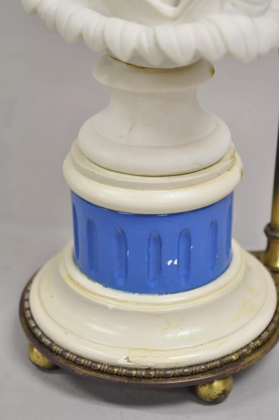 Petite lampe de bureau boudoir victorienne française ancienne en porcelaine blanche avec buste de femme en vente 4