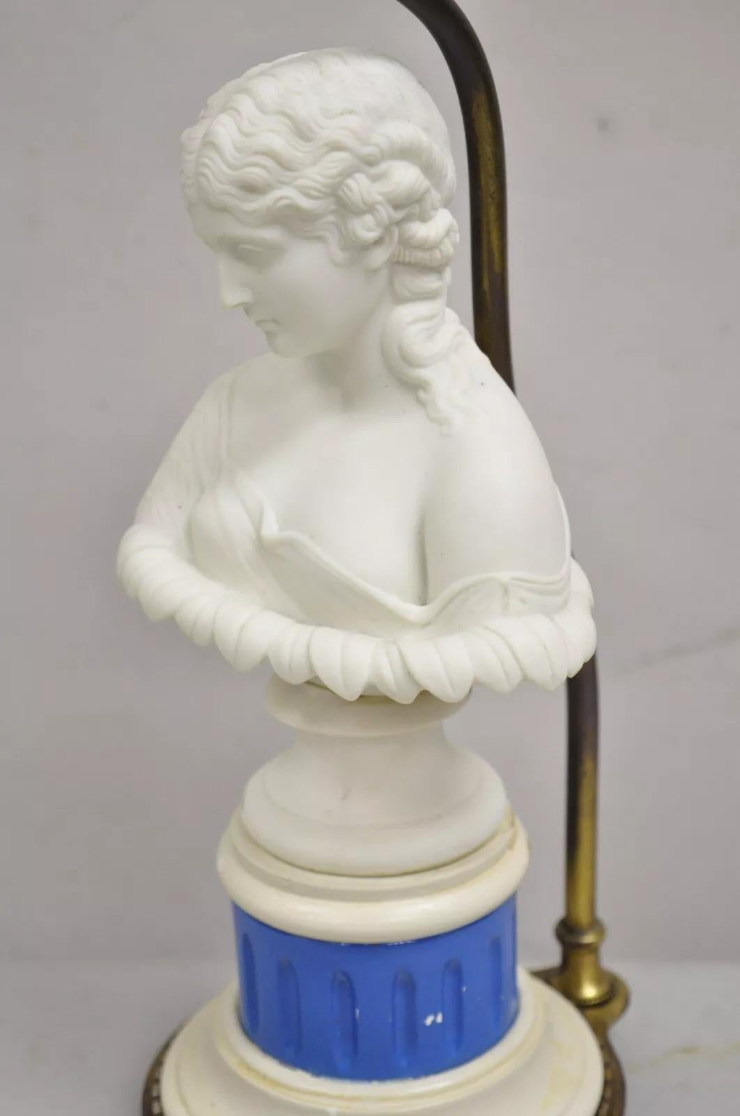 Petite lampe de bureau boudoir victorienne française ancienne en porcelaine blanche avec buste de femme en vente 5