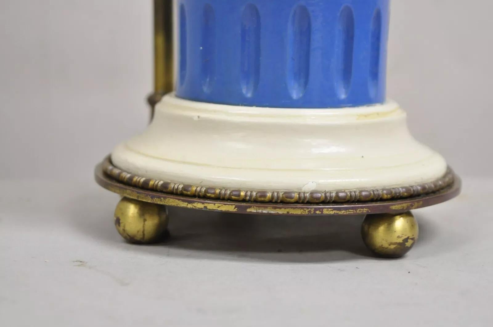 20ième siècle Petite lampe de bureau boudoir victorienne française ancienne en porcelaine blanche avec buste de femme en vente