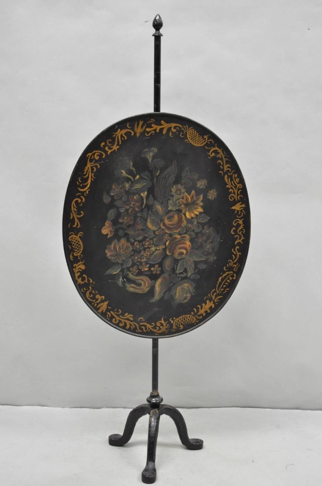 Antique French Victorian Tole Metal dipinto a mano con fiori, parafuoco regolabile in altezza. Circa alla fine del XIX secolo. Misure: 46,5