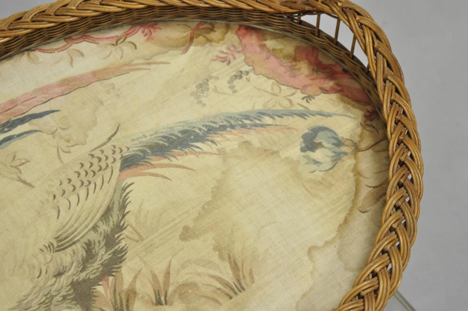 Tissu Antique plateau de service de bar ovale victorien français en osier avec tapisserie d'oiseaux faisans en vente