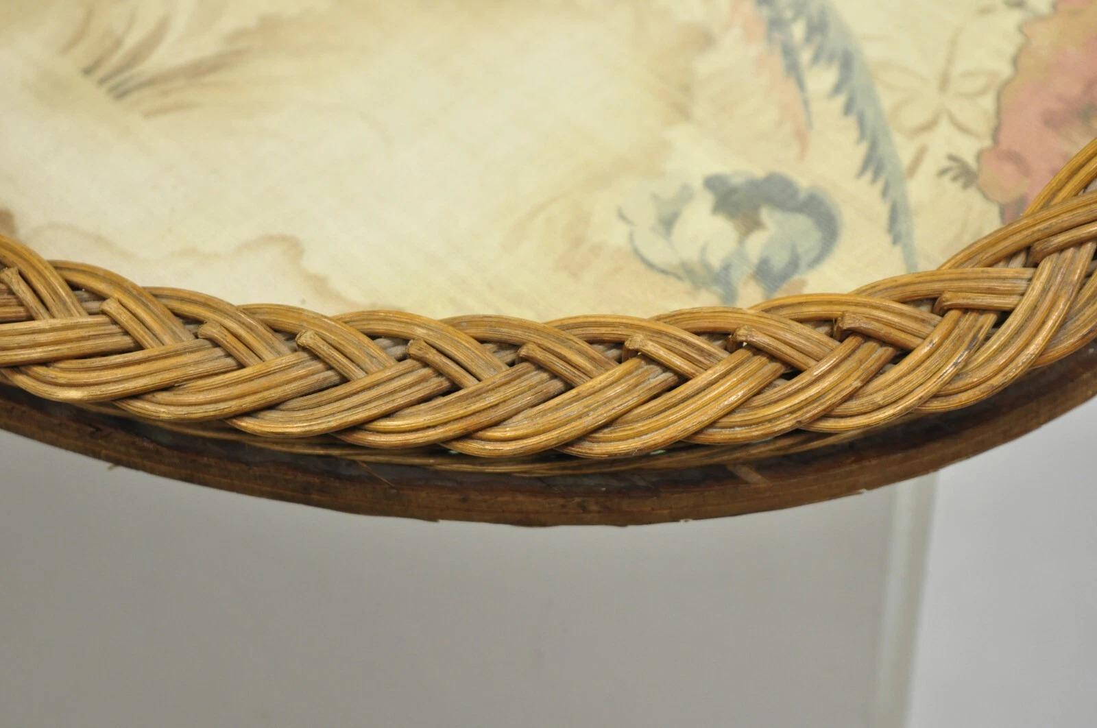 Antique plateau de service de bar ovale victorien français en osier avec tapisserie d'oiseaux faisans en vente 2