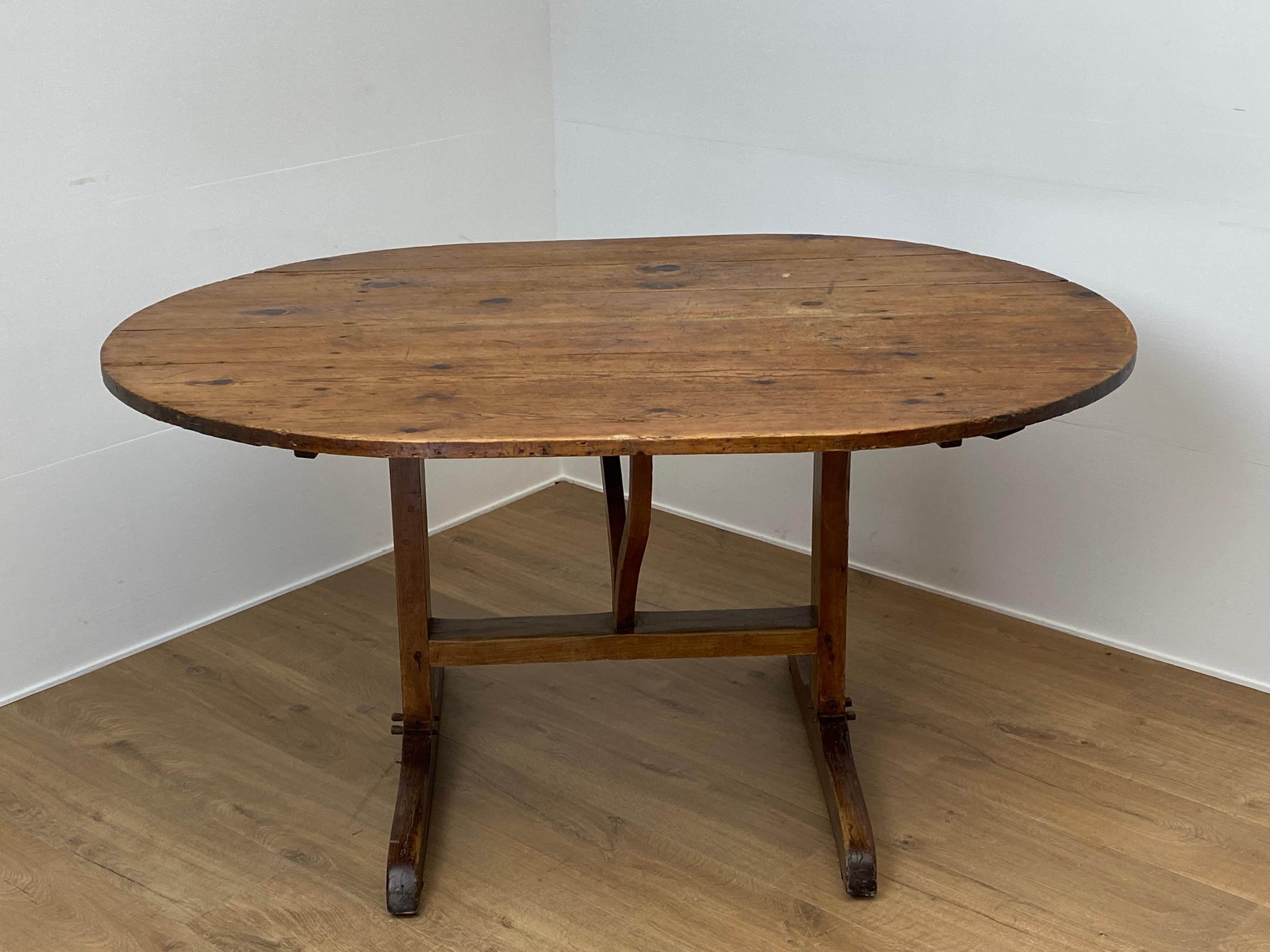 Beautiful Oval Vigneron Table from France in A Pine Wood,
from around 1920, special oval form, steady table,
good old, original patina and shine of the wood,
can be placed on various locations 