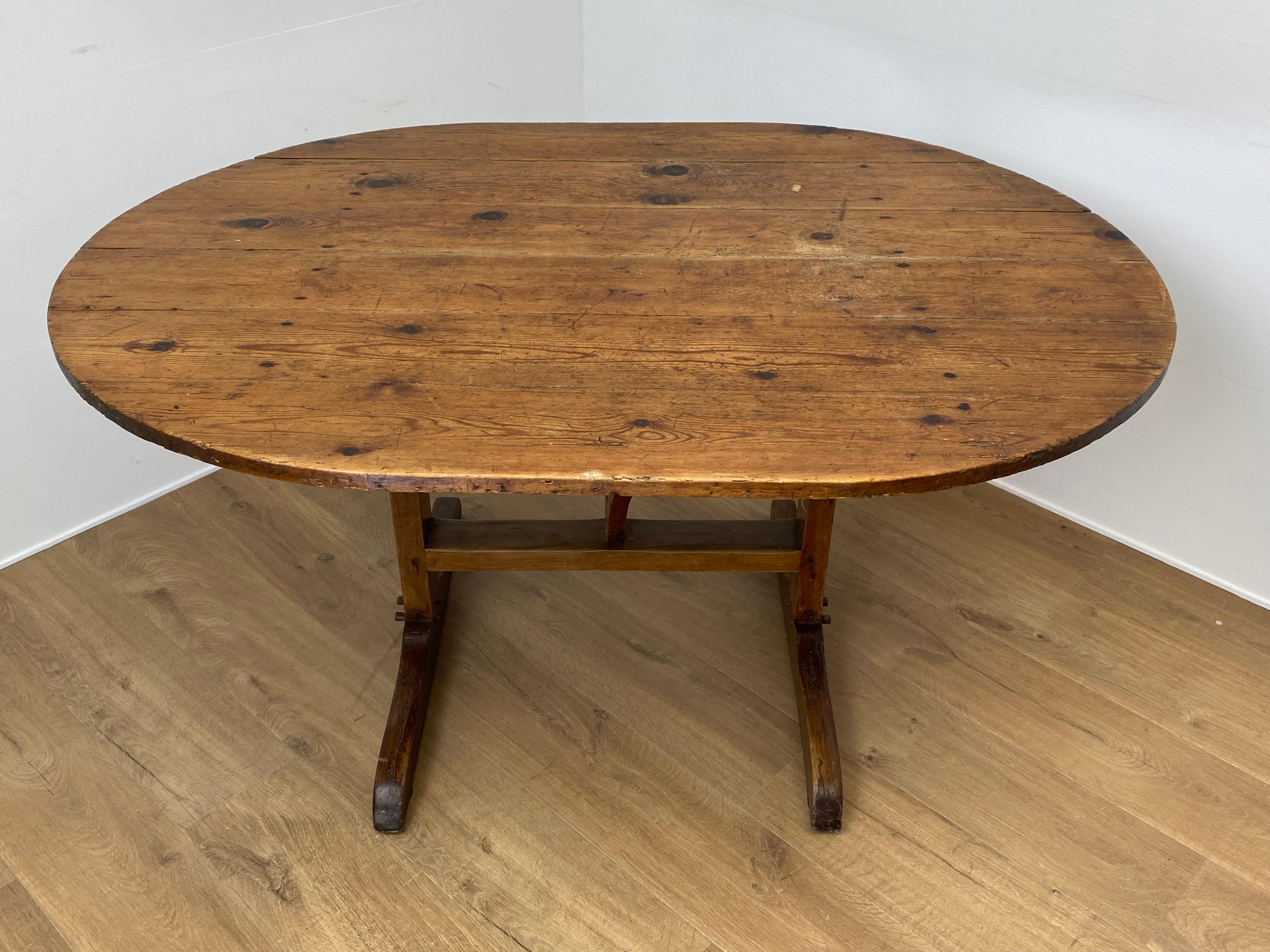 Antique French Vigneron Table In Good Condition For Sale In Schellebelle, BE