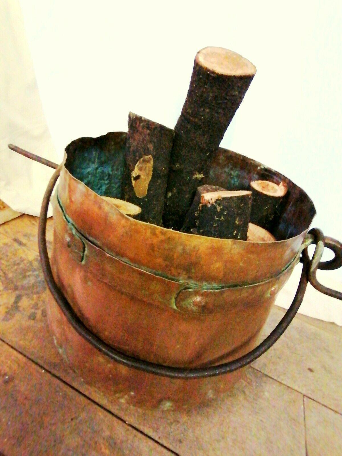Antique French Vintage Large Hand Forged Hammered Copper Cauldron Pot with Lid In Good Condition In SITTINGBOURNE, Kent