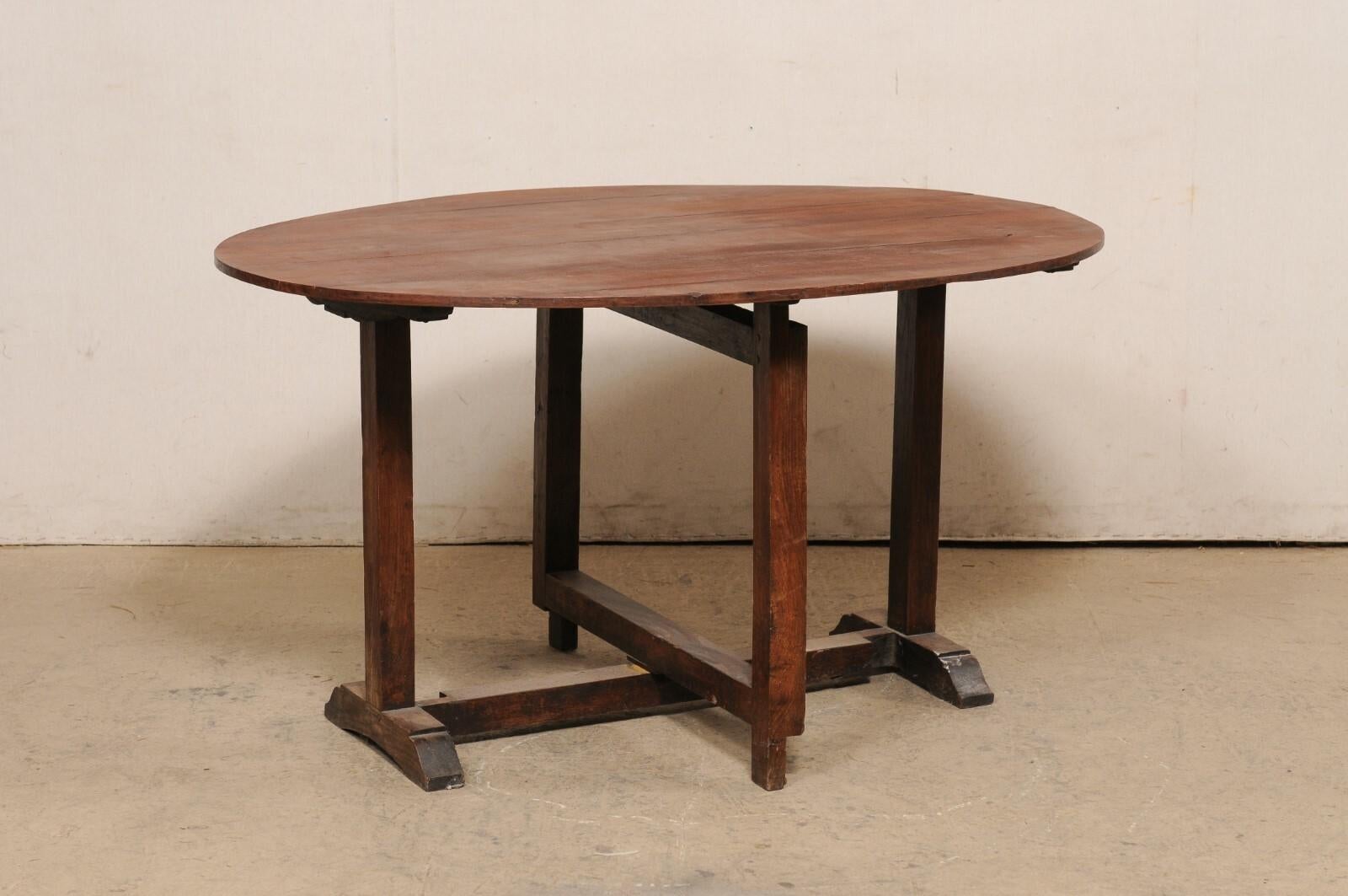 Antique French Vintner's Table, Oval-Shaped In Good Condition For Sale In Atlanta, GA