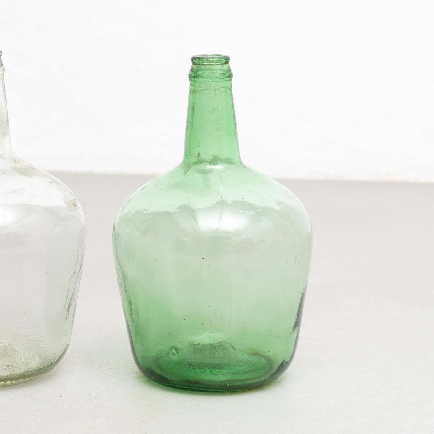 Ensemble de trois bouteilles en verre Antiquity French Viresa de Barcelone circa 1950 en vente 4