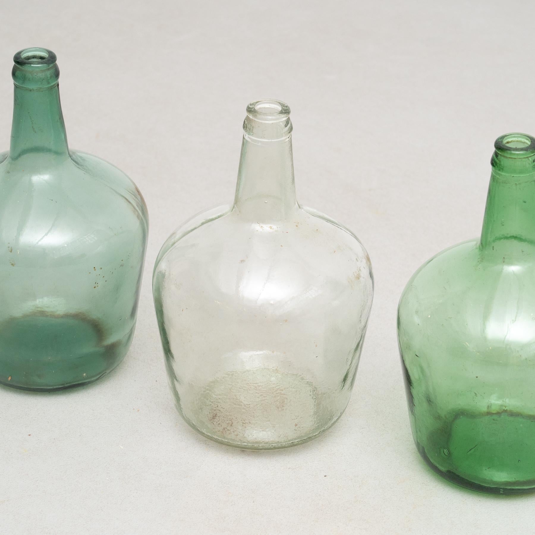 Antiker französischer Viresa Satz von drei Glasflaschen aus Barcelona um 1950 (Arts and Crafts) im Angebot