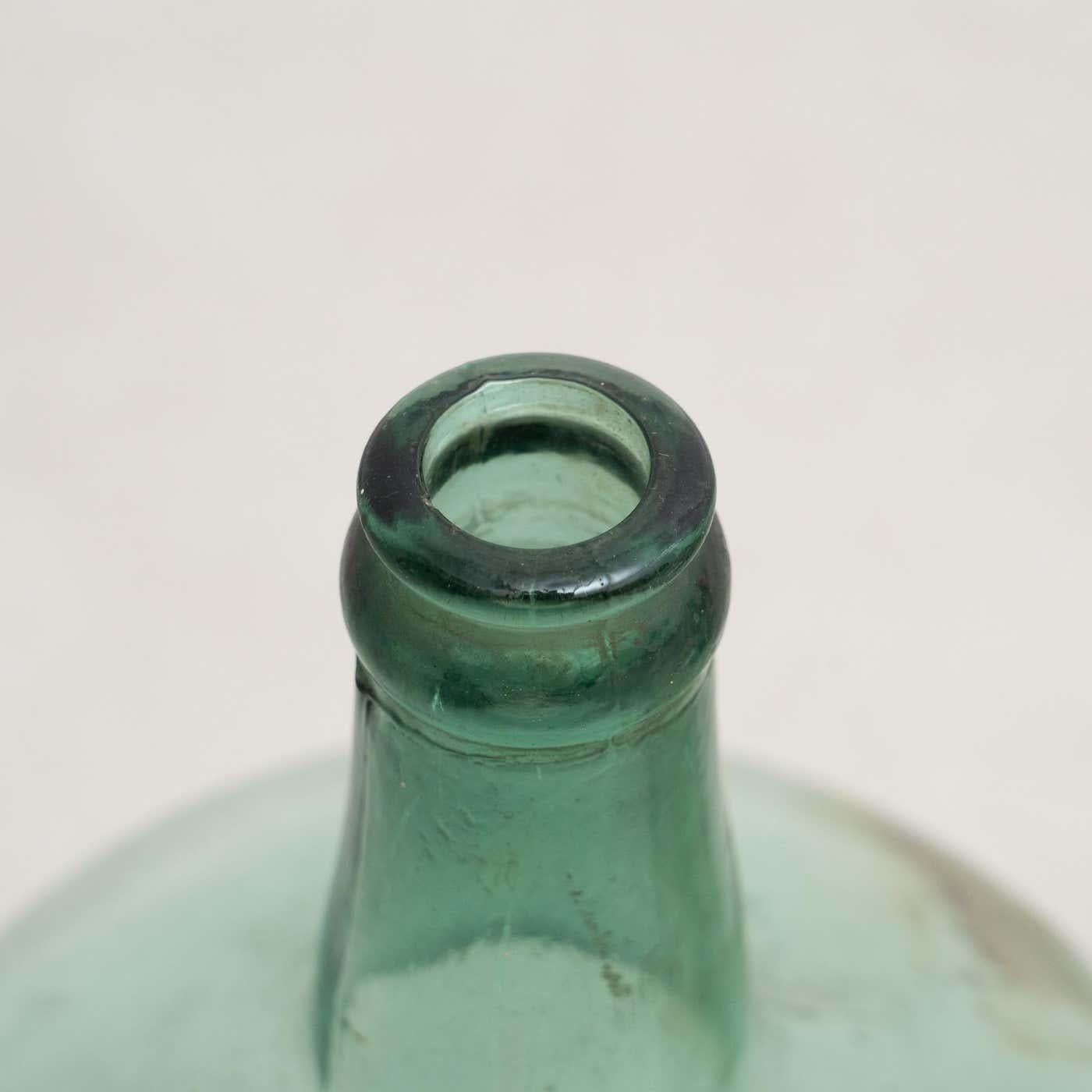 Ensemble de trois bouteilles en verre Antiquity French Viresa de Barcelone circa 1950 en vente 1