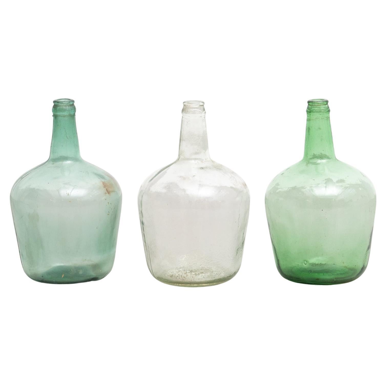 Antiguo Juego Francés de Tres Botellas de Vidrio Viresa de Barcelona circa 1950