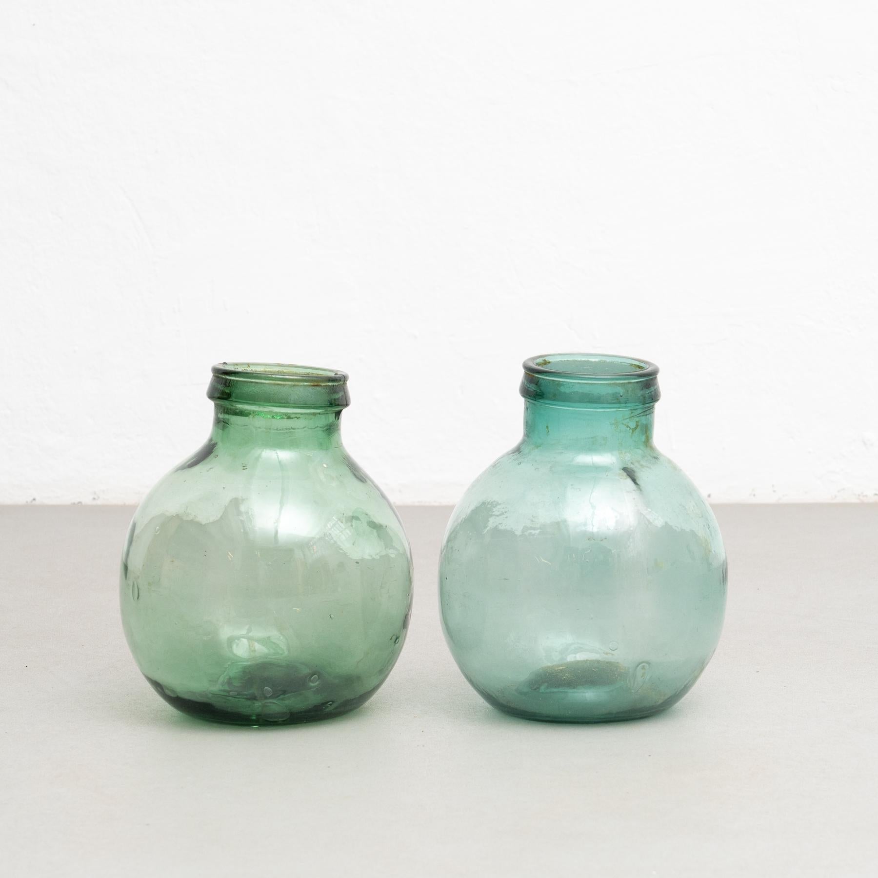 Arts and Crafts Antique French Viresa Set di due bottiglie di vetro da Barcellona circa 1950