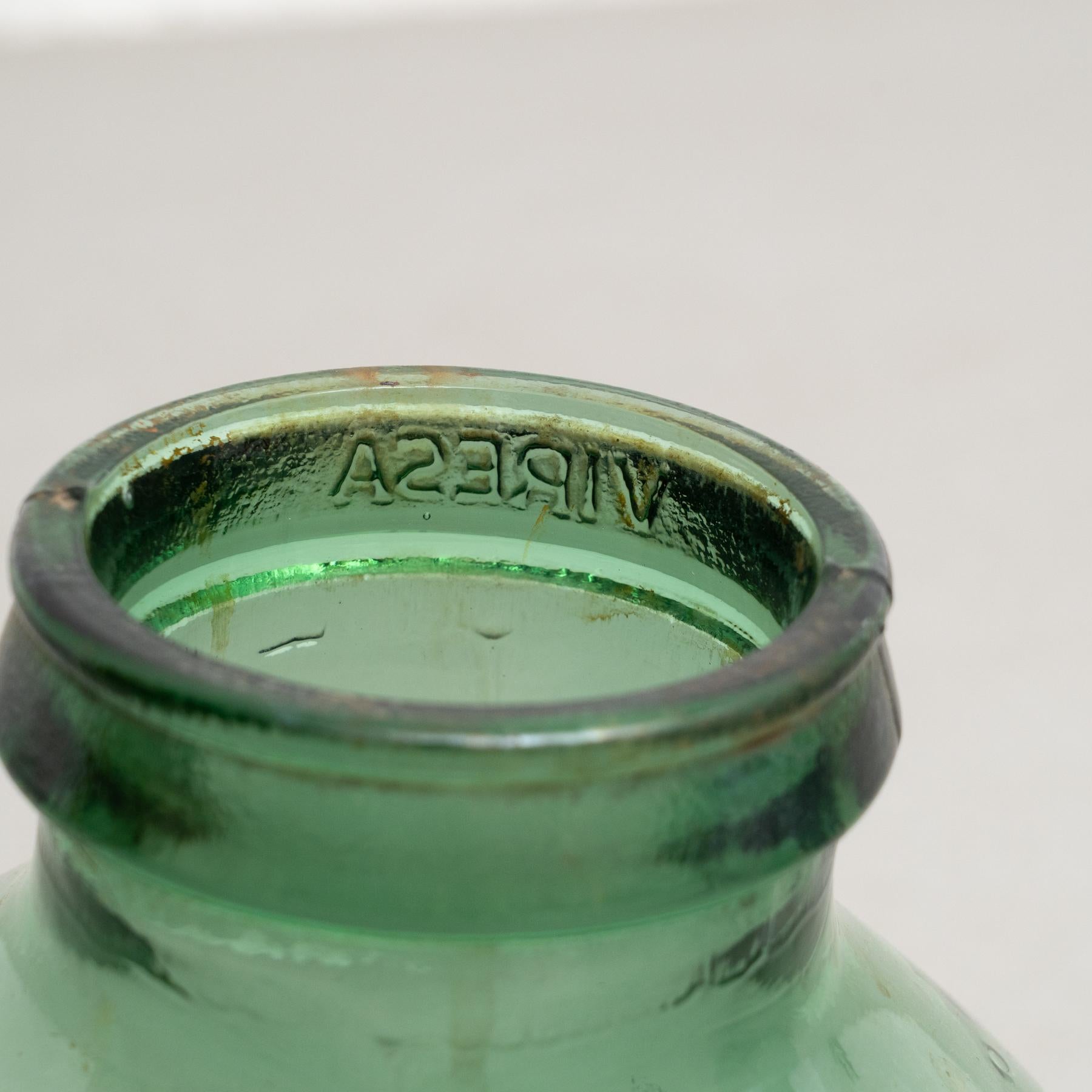 Metà XX secolo Antique French Viresa Set di due bottiglie di vetro da Barcellona circa 1950