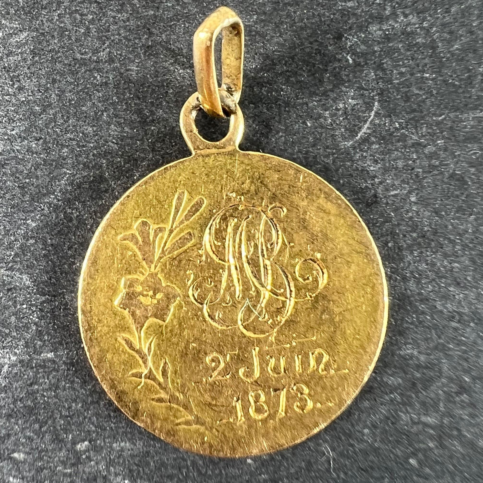 Antique French Virgin Mary 18K Yellow Gold Medal Pendant In Good Condition For Sale In London, GB