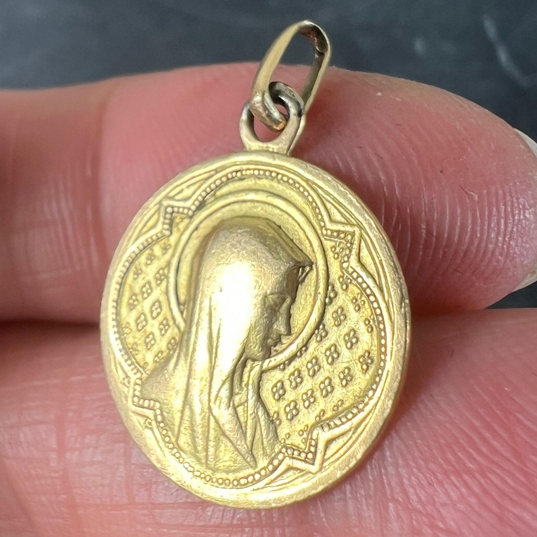 Antique French Virgin Mary 18K Yellow Gold Medal Pendant For Sale 2