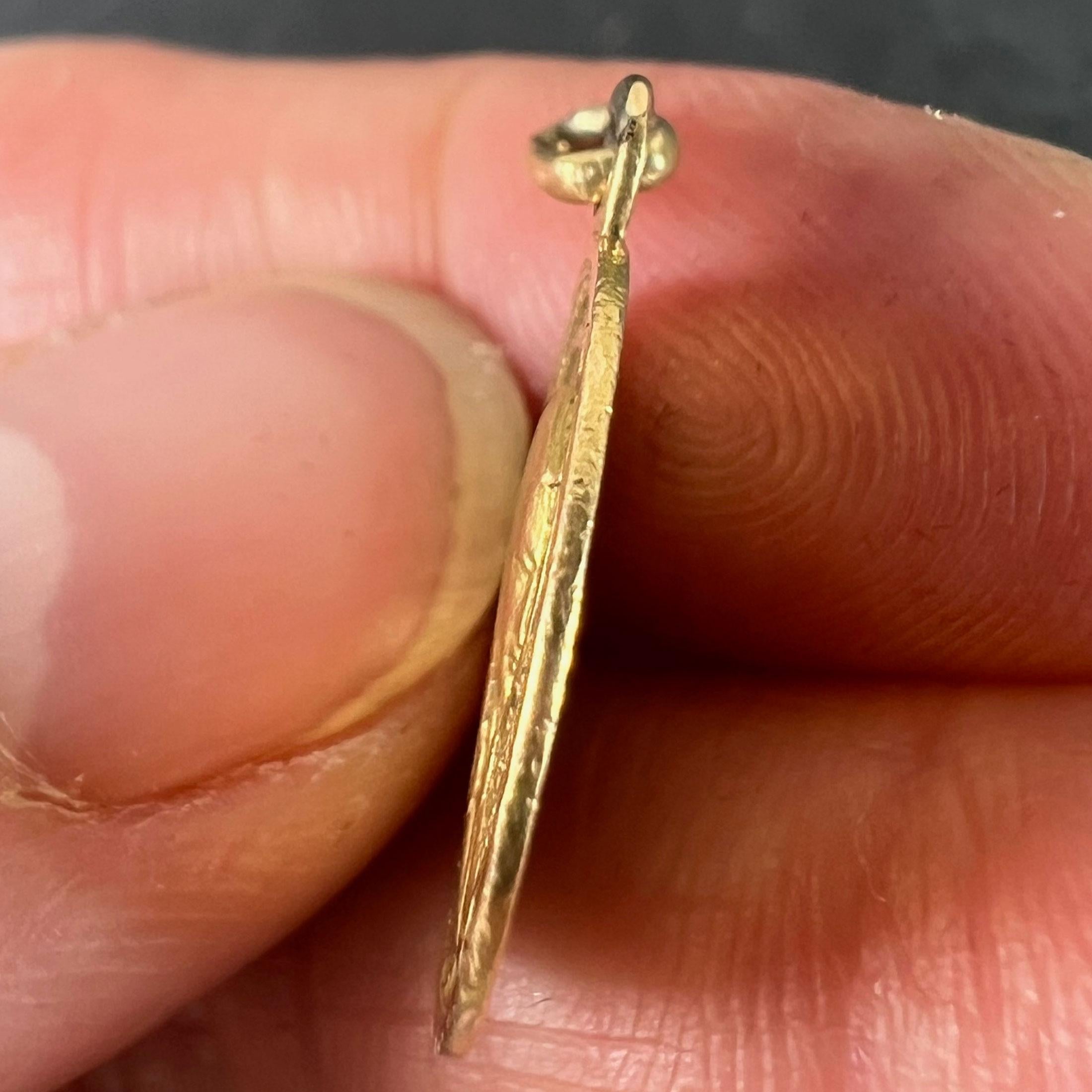 Antique French Virgin Mary 18K Yellow Gold Medal Pendant For Sale 3