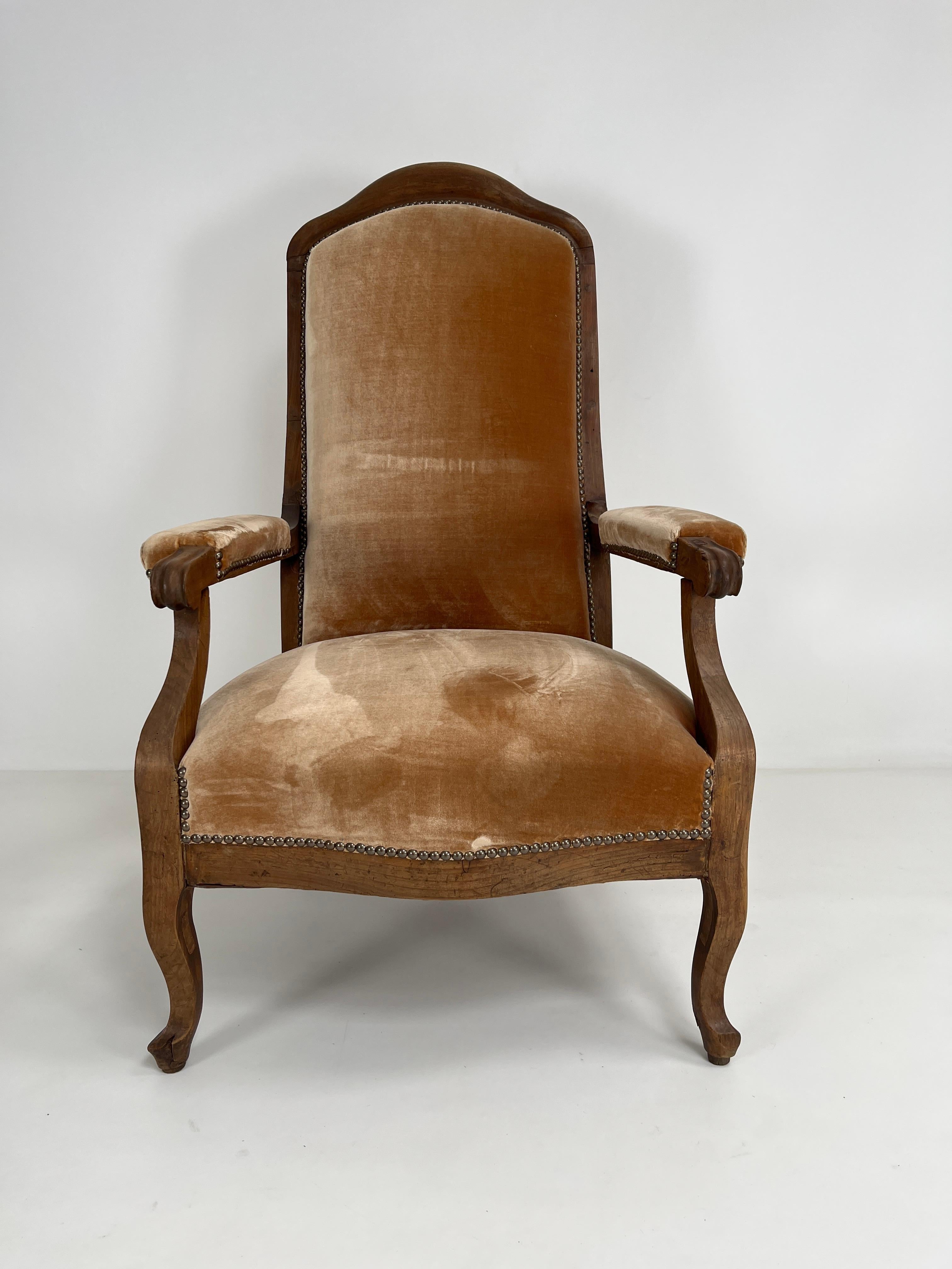 Antique French Voltaire Armchair État moyen - En vente à Los Angeles, CA