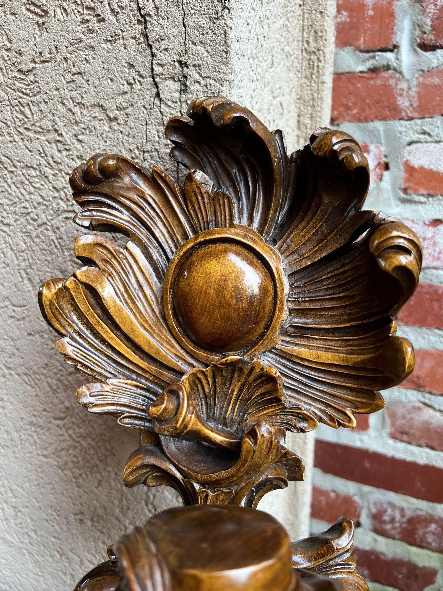 Antique French Wall Hanging Plaque Breton Bretagne geschnitzt Nussbaum c1890 im Zustand „Gut“ im Angebot in Shreveport, LA