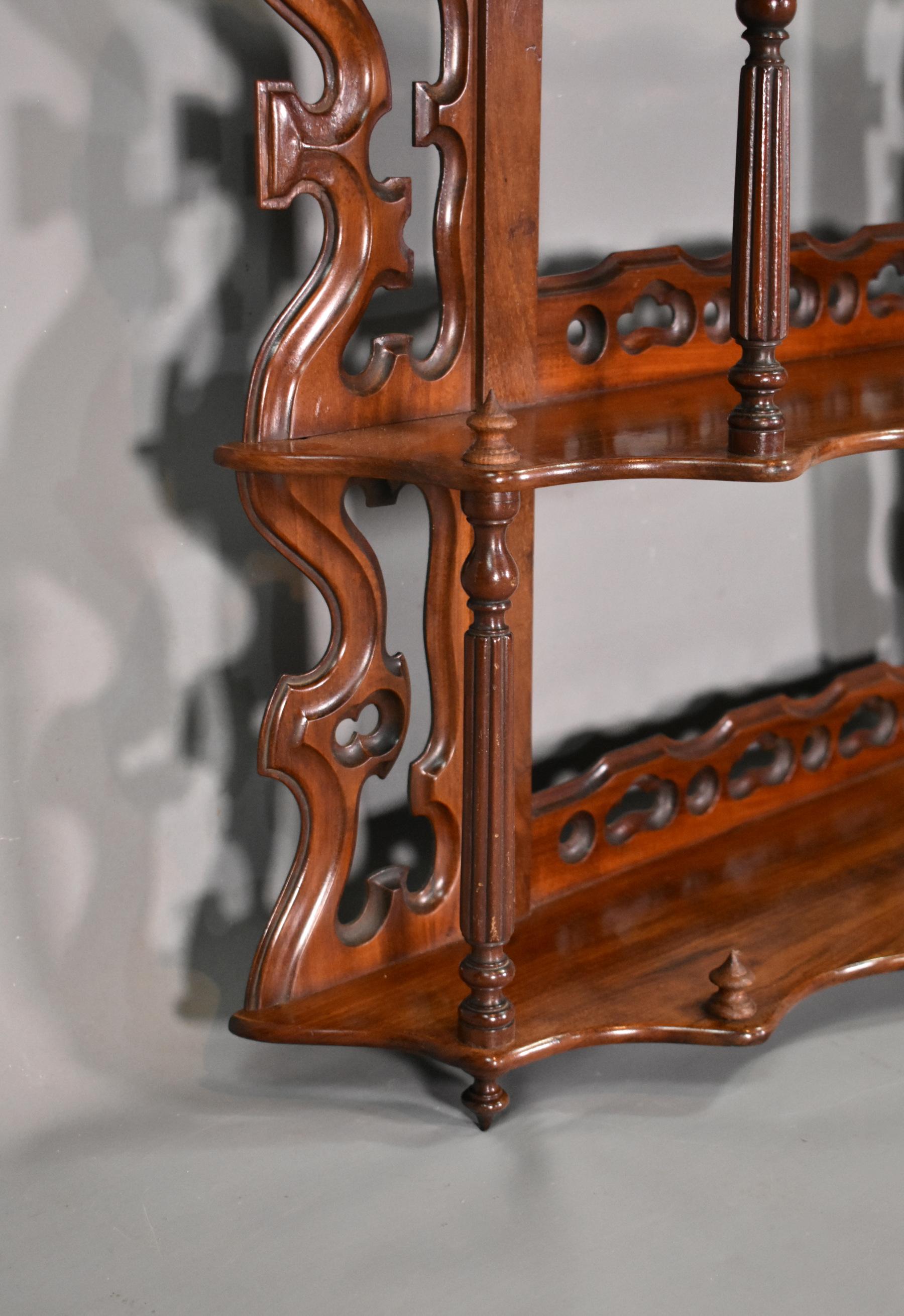 Antique French Wall Hanging Shelves in Mahogany 19th Century In Good Condition For Sale In SAINTE-COLOMBE, FR