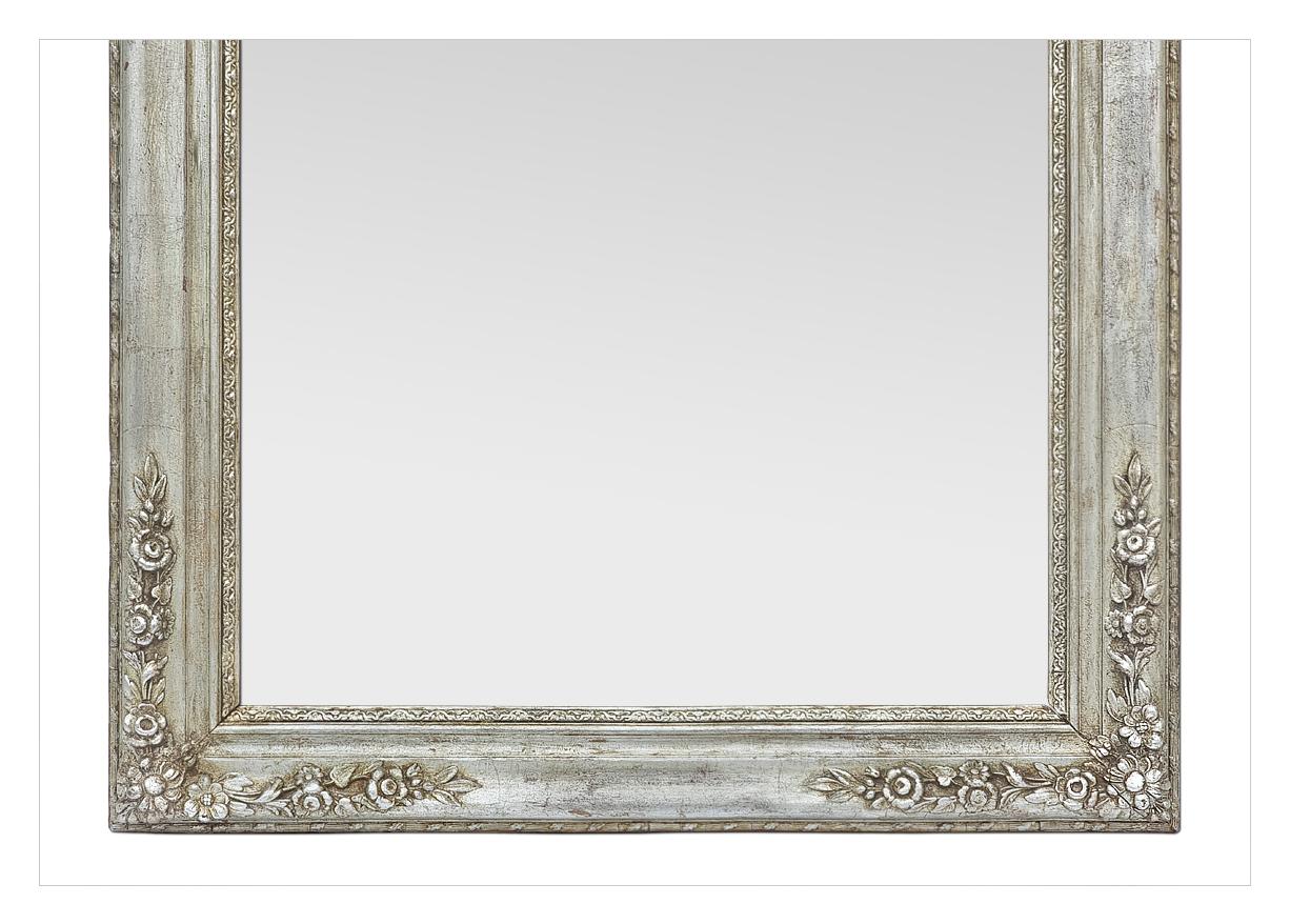 Antiker französischer Wandspiegel, Romantik, patiniertes versilbertes Holz, um 1830 (Mittleres 19. Jahrhundert) im Angebot