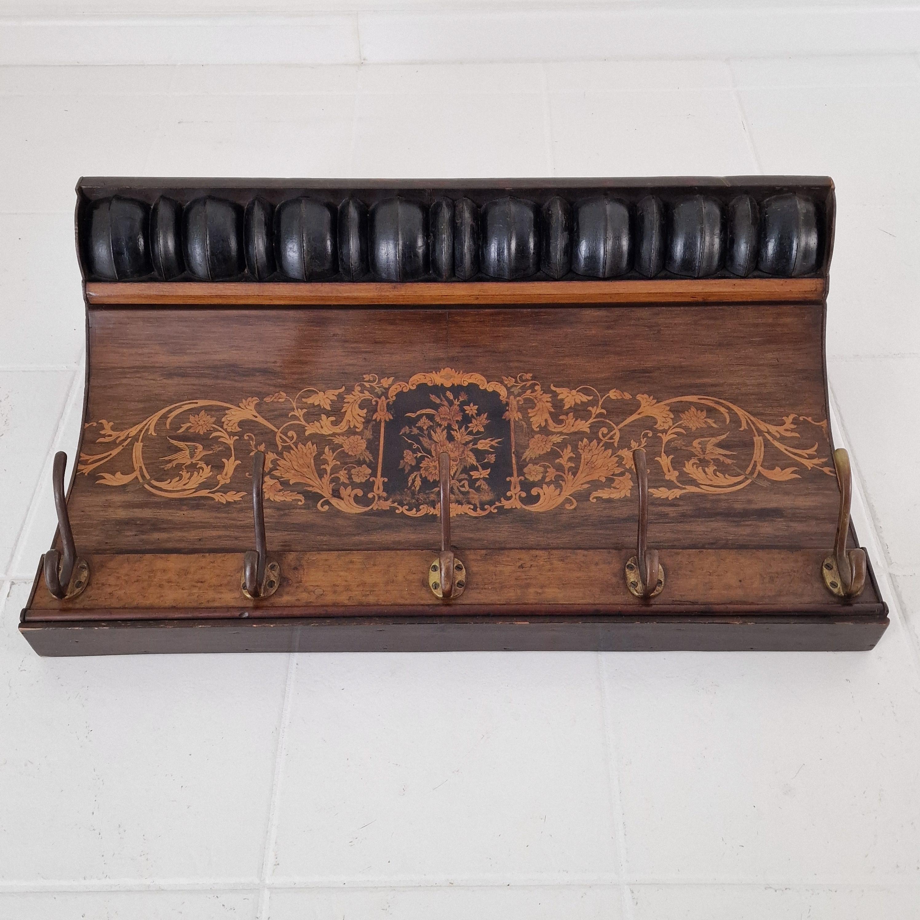 Antique French Wall Rack with Floral Marquetry, 19th Century In condizioni buone in vendita a Oud Beijerland, NL