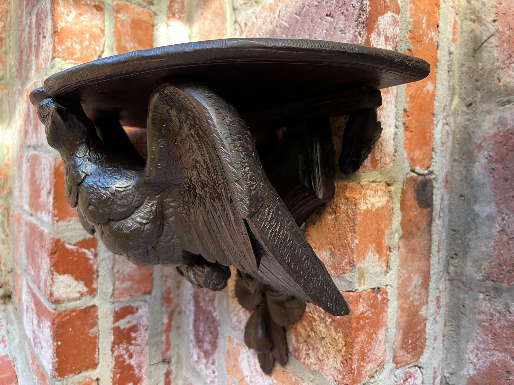 Antique French Wall Shelf Corbel Carved Eagle Black Forest Statue Wood c1880 en venta 10