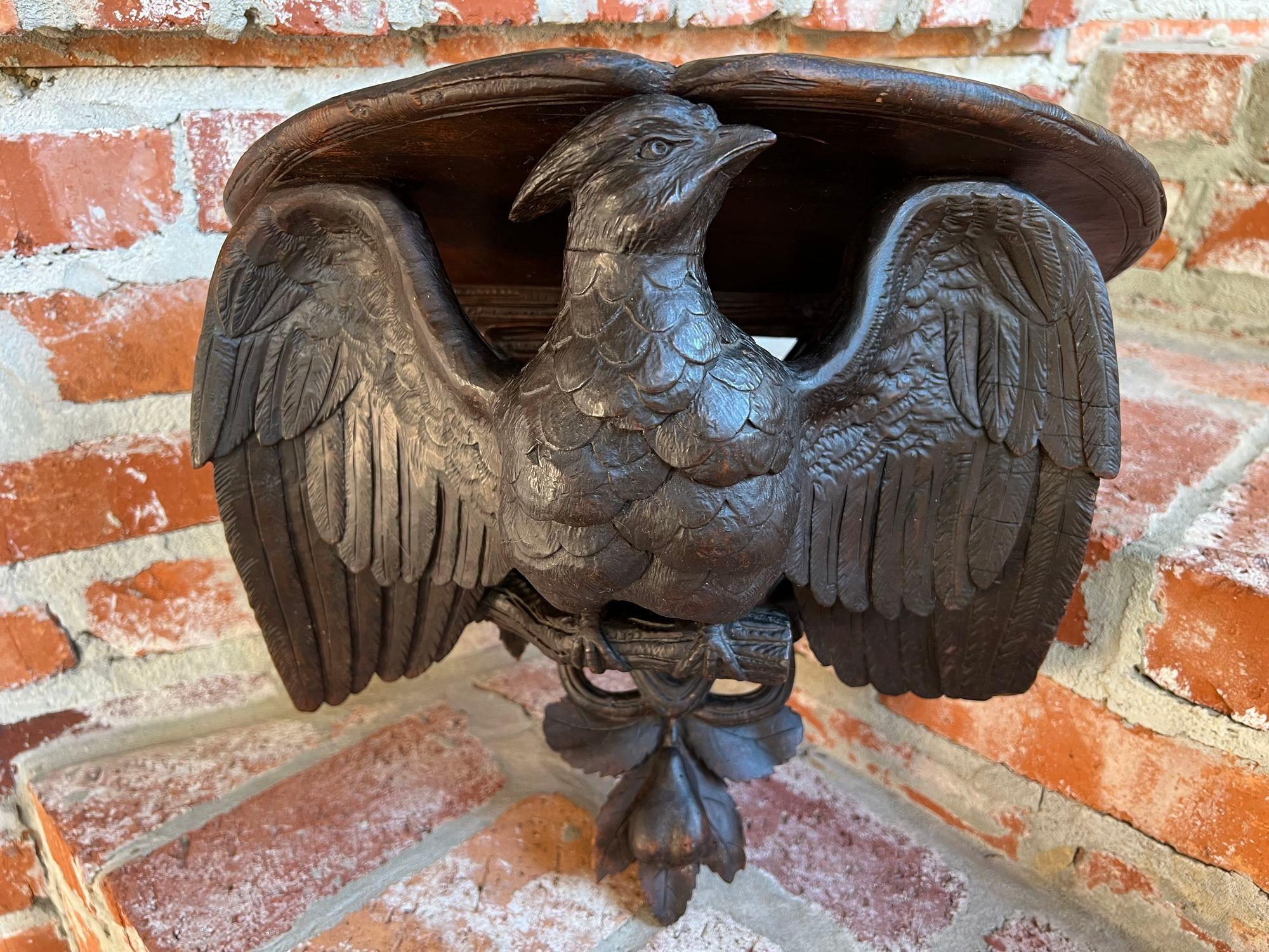 Antique French Wall Shelf Corbel Carved Eagle Black Forest Statue Wood c1880 Francés en venta