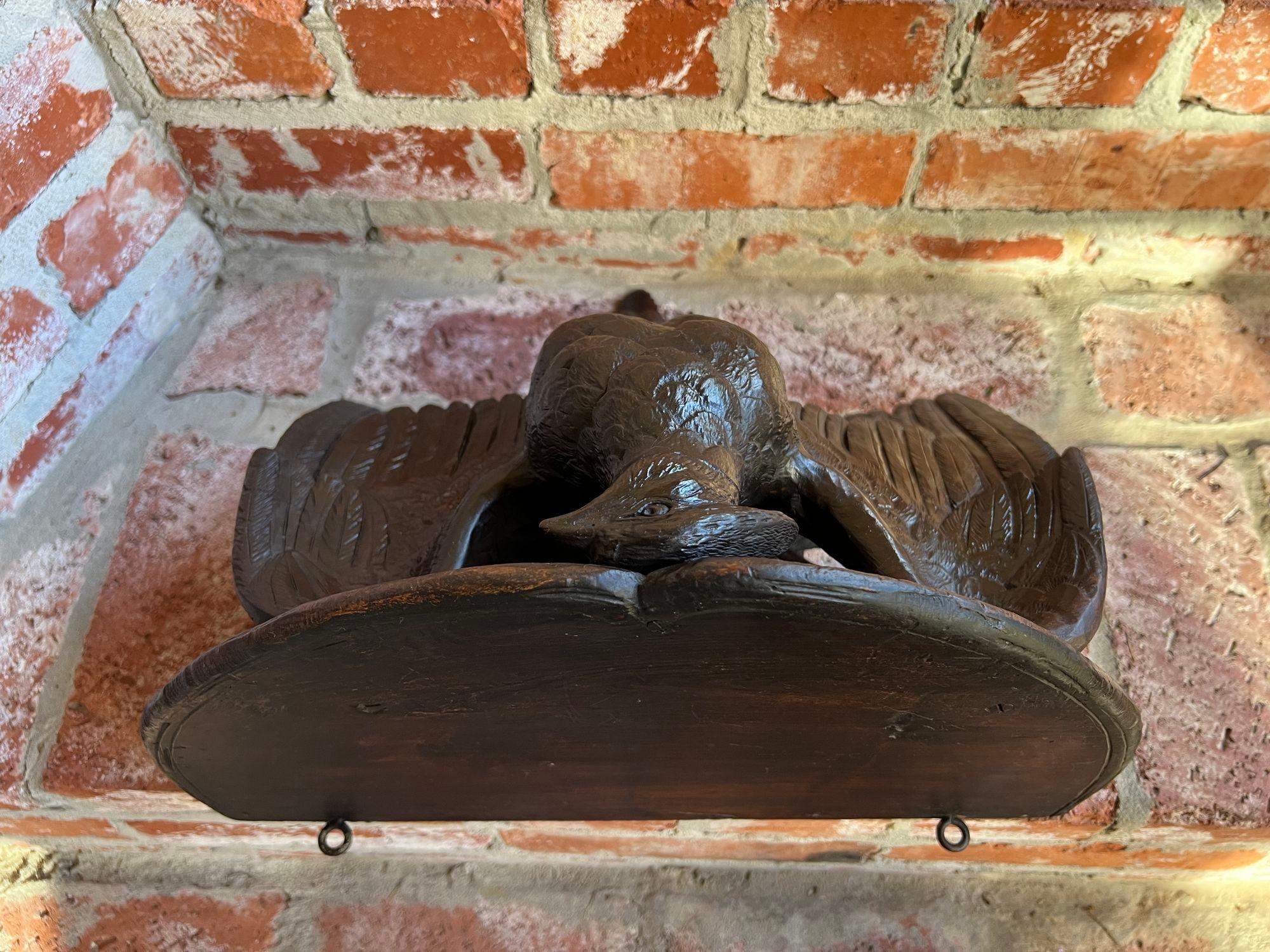 Antique French Wall Shelf Corbel Carved Eagle Black Forest Statue Wood c1880 en venta 1