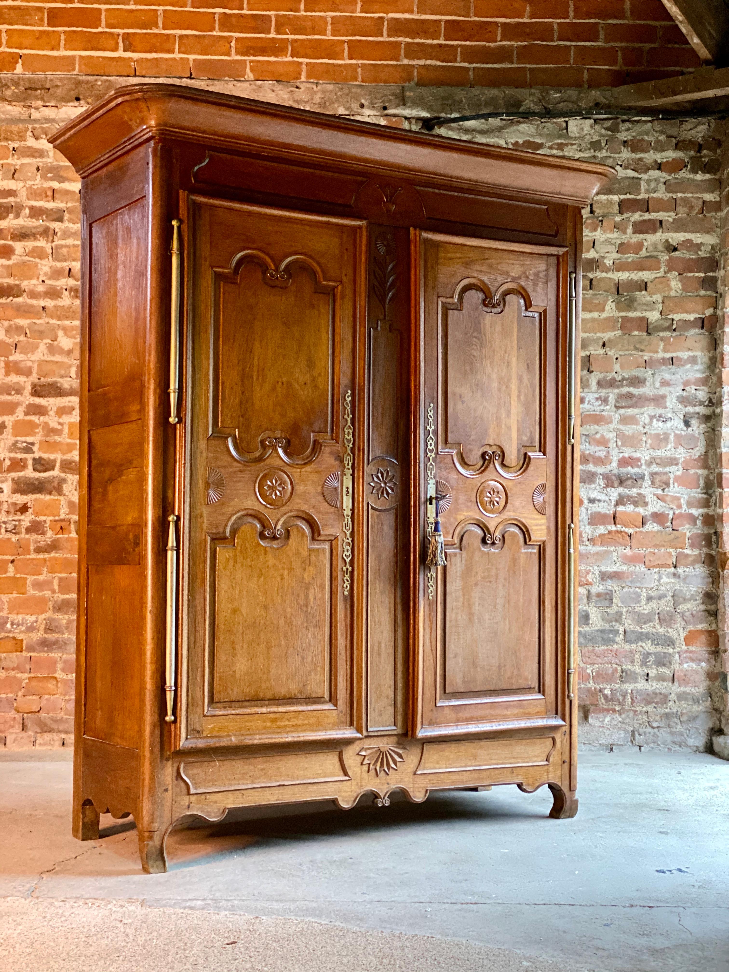 Antique French Walnut Armoire Napoleon III 19th Century, France, circa 1850 1