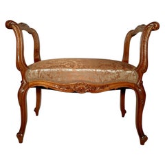 Antiguo Banco Francés de Nogal con Tapicería de Seda Rosa, Circa 1880