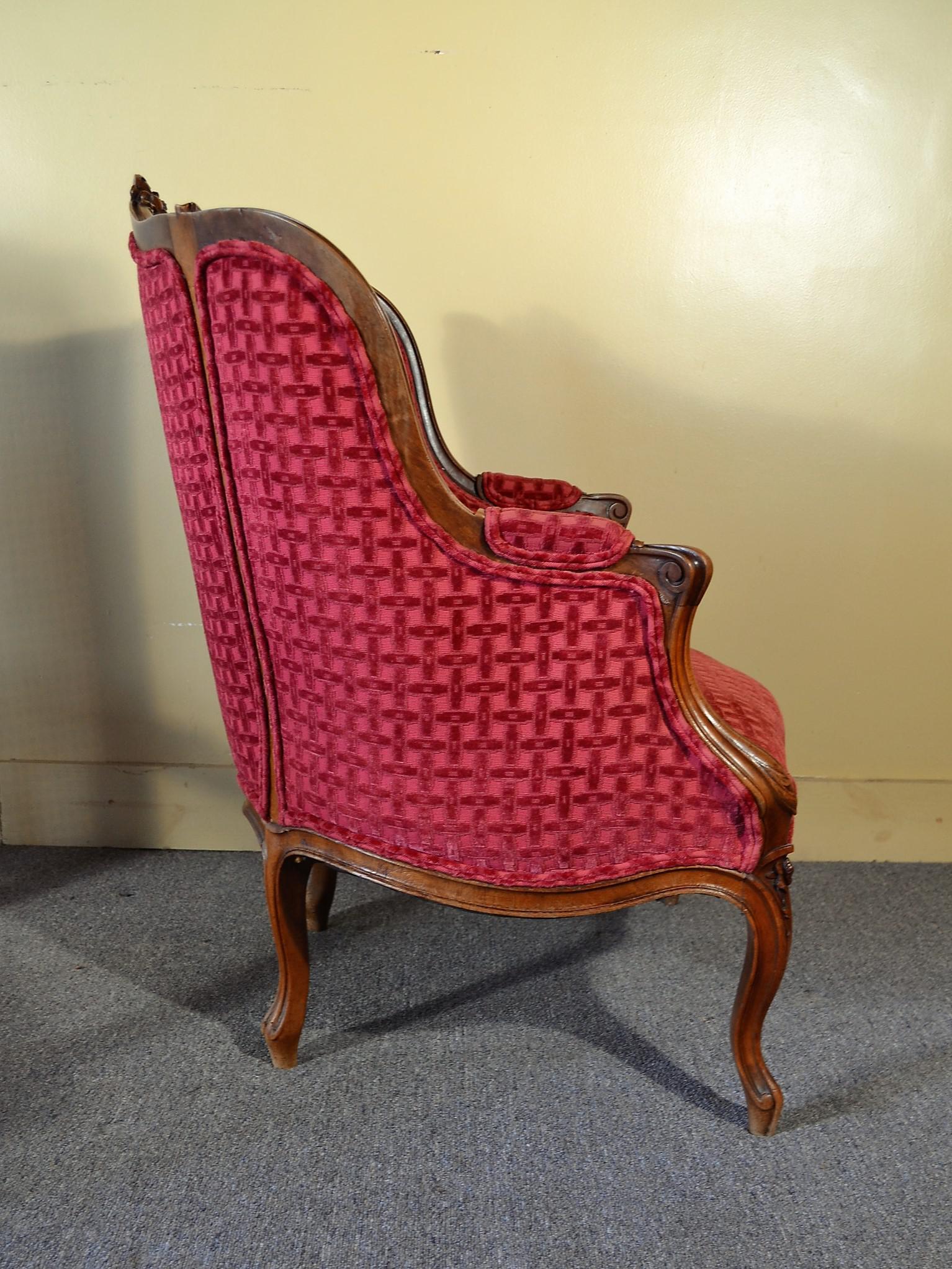 Antique French Walnut Bergère In Good Condition For Sale In New Orleans, LA