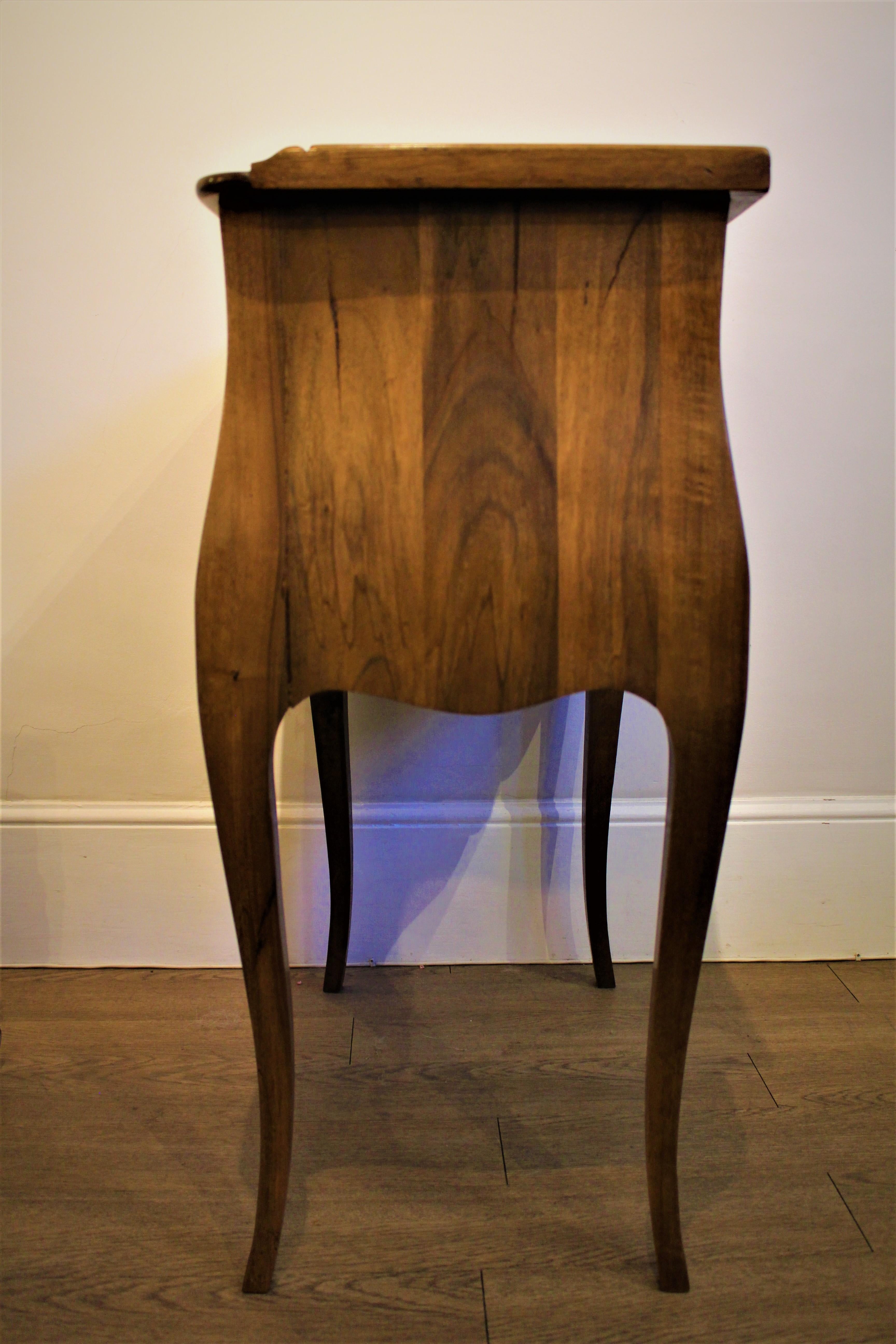 Delivery: 
Free delivery in the UK. 

Description:
Elegant solid Walnut 