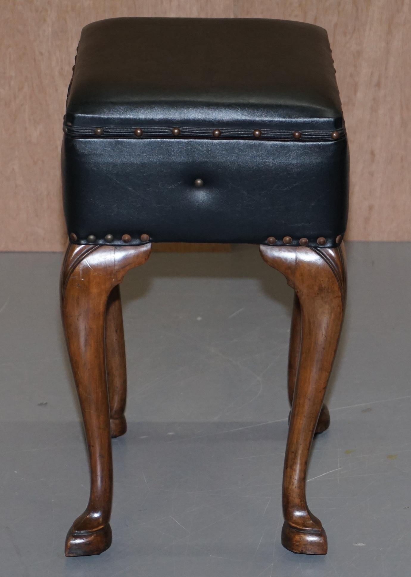 Noyer Tabouret de piano ancien en noyer français datant d'environ 1880 avec rangement interne à musique en vente