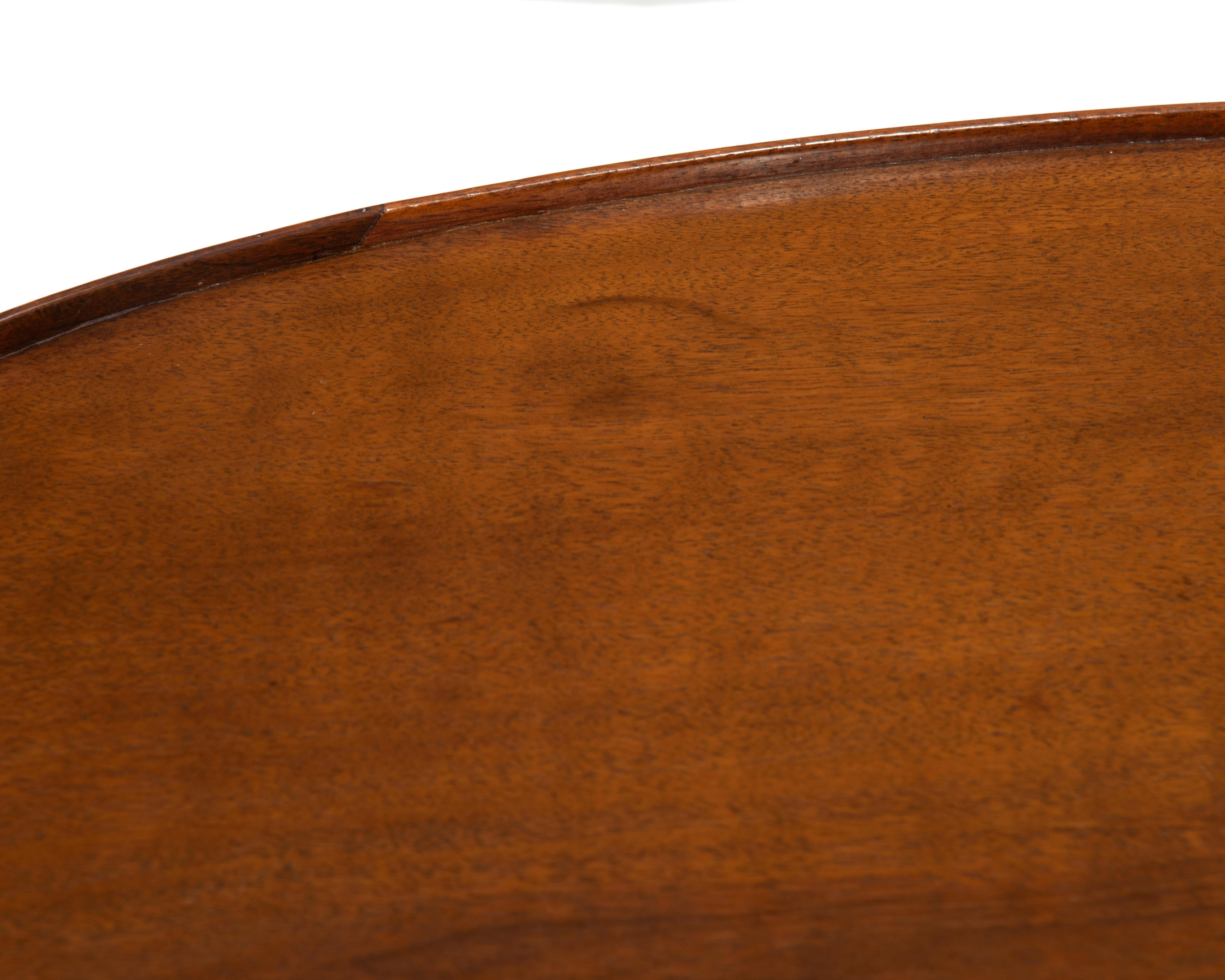 Antique French Walnut Coffee Cocktail Table Gamba Cabriole Piedi di zoccolo in vendita 3