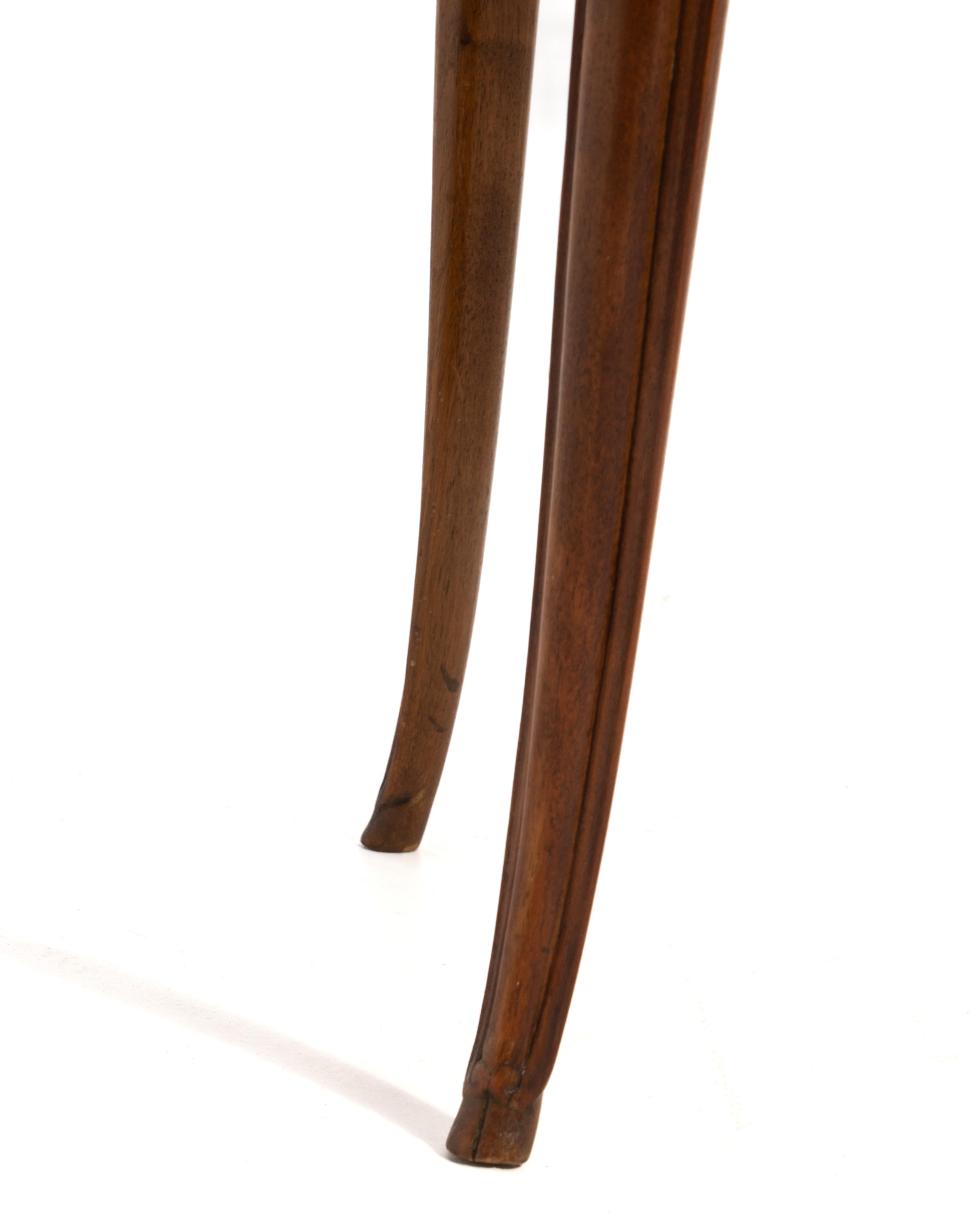 Antique French Walnut Coffee Cocktail Table Gamba Cabriole Piedi di zoccolo in vendita 6