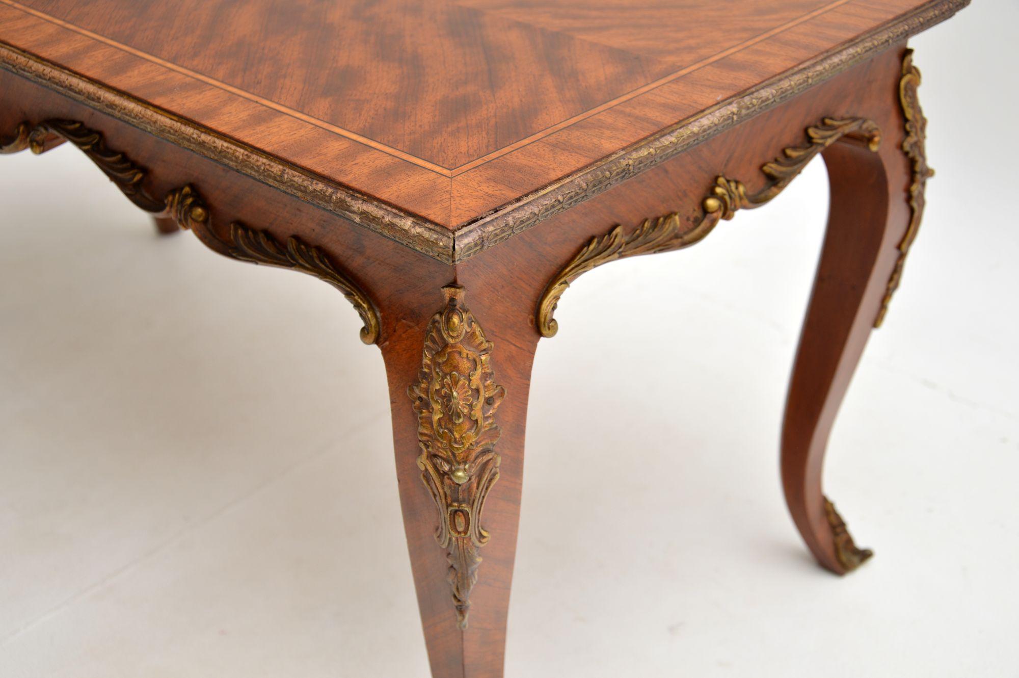 Début du 20ème siècle Table basse ancienne en noyer français