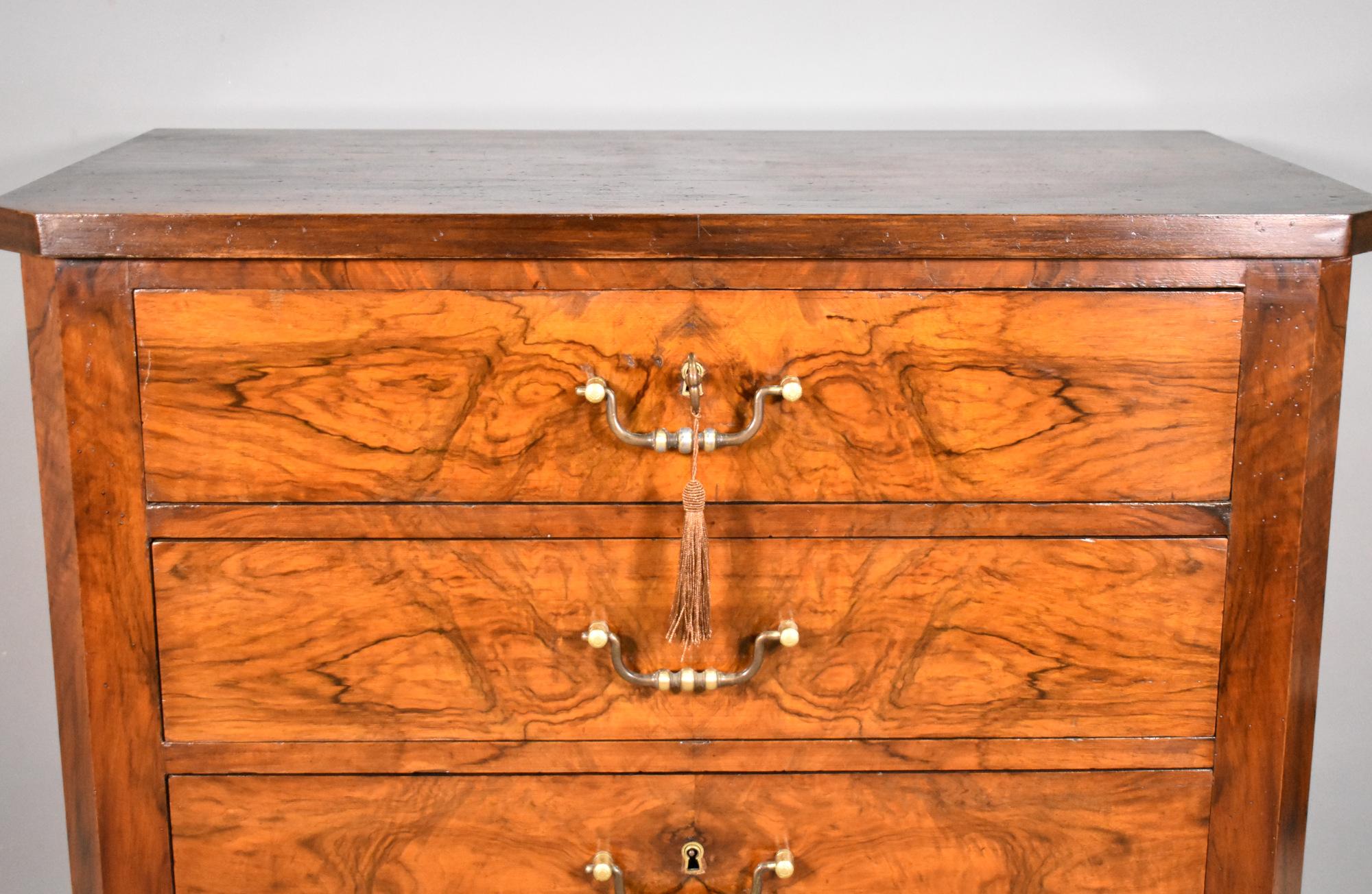 Antique French Walnut Commode Louis Philippe Style In Good Condition In SAINTE-COLOMBE, FR