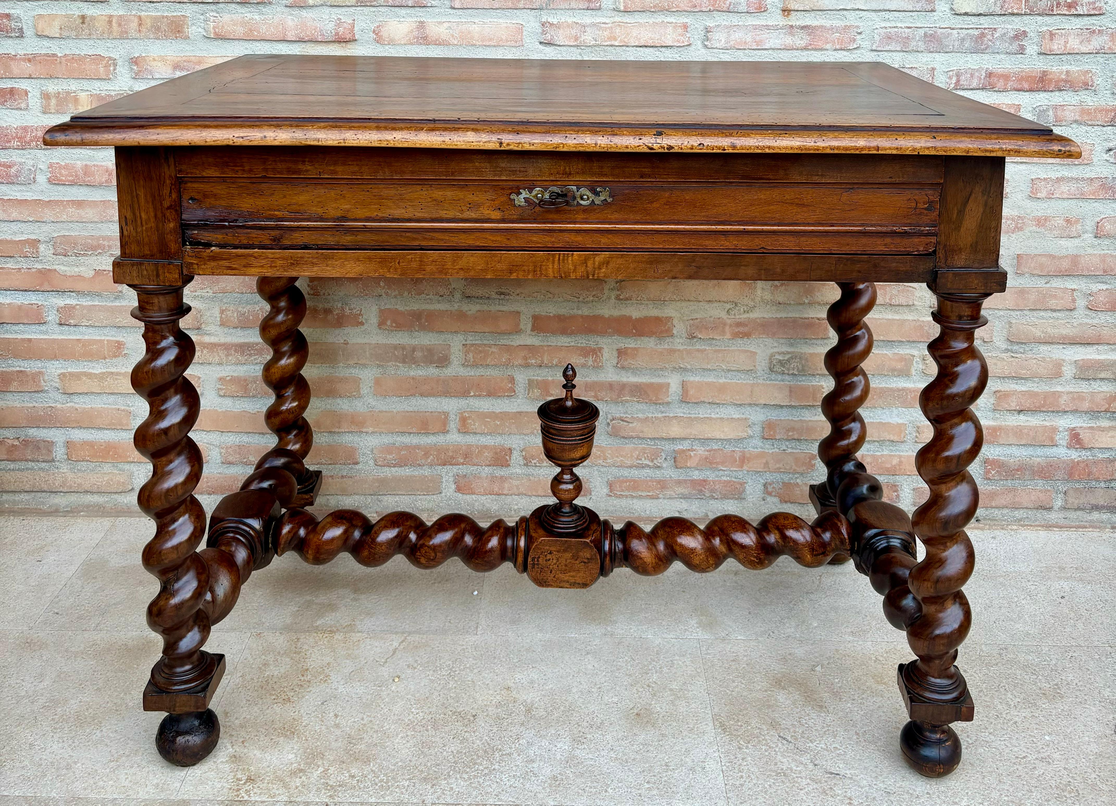 Escritorio Antique French de Nogal Barroco en venta