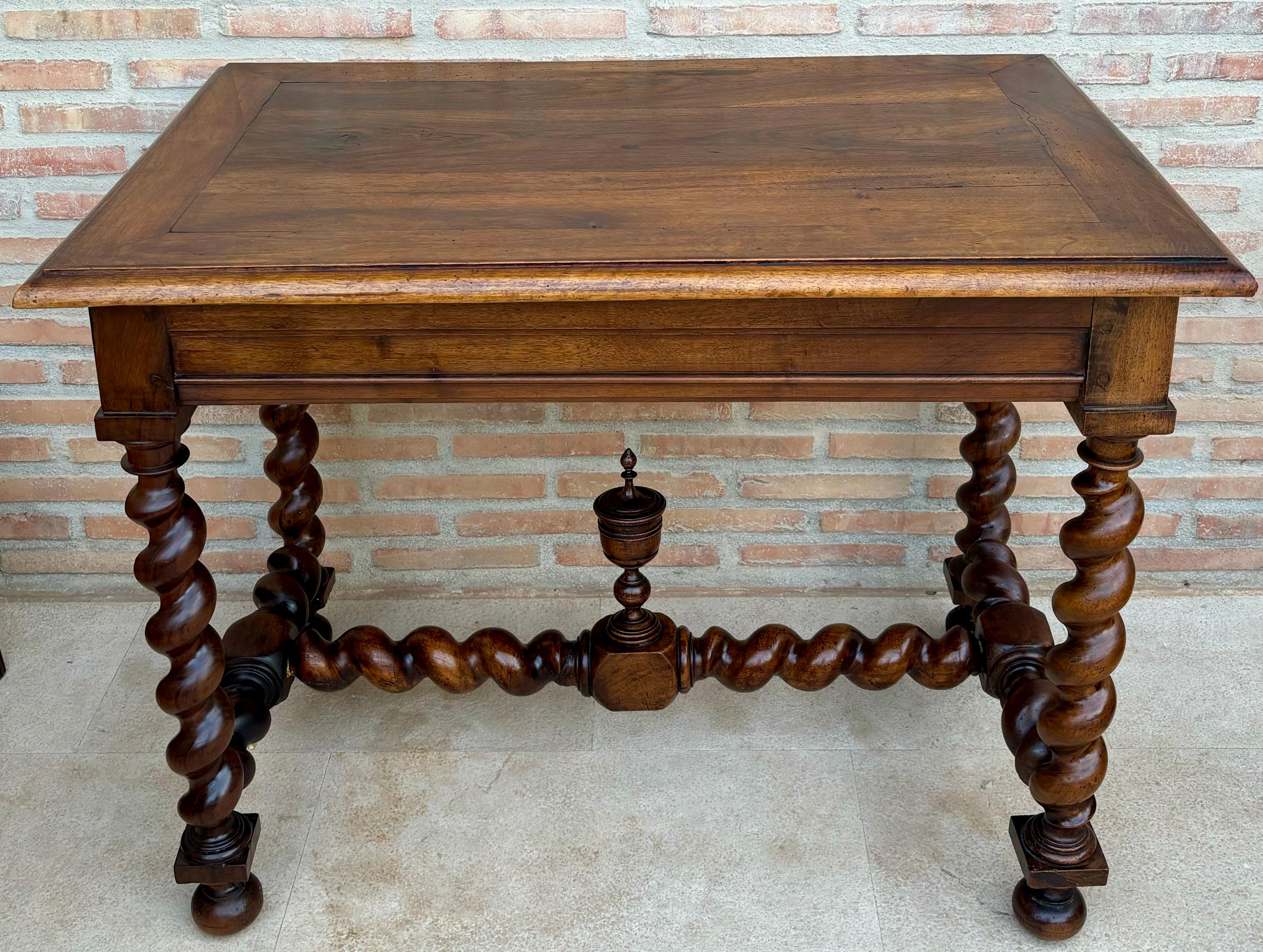 Escritorio Antique French de Nogal Francés en venta