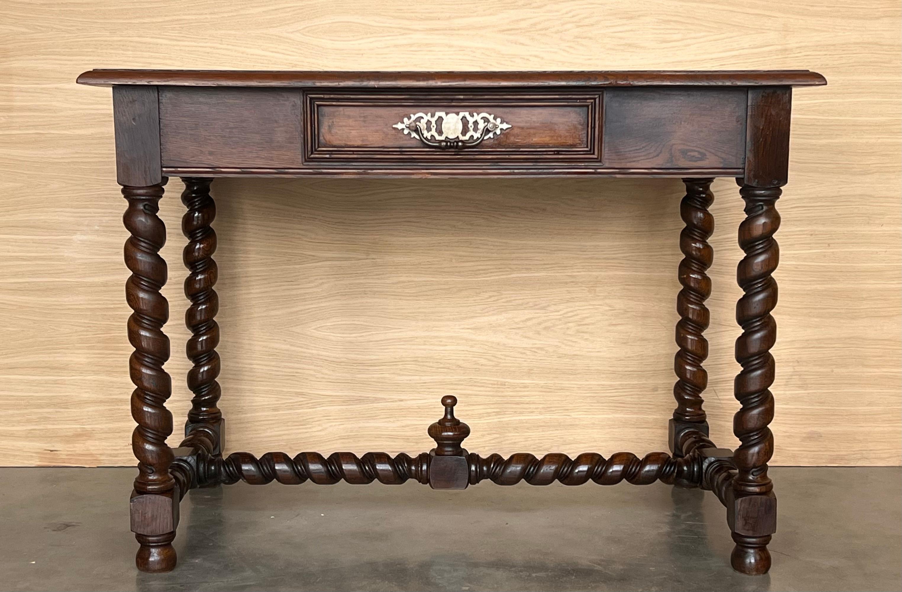 Escritorio Antique French de nogal con cajón y tapa de cuero Barroco en venta